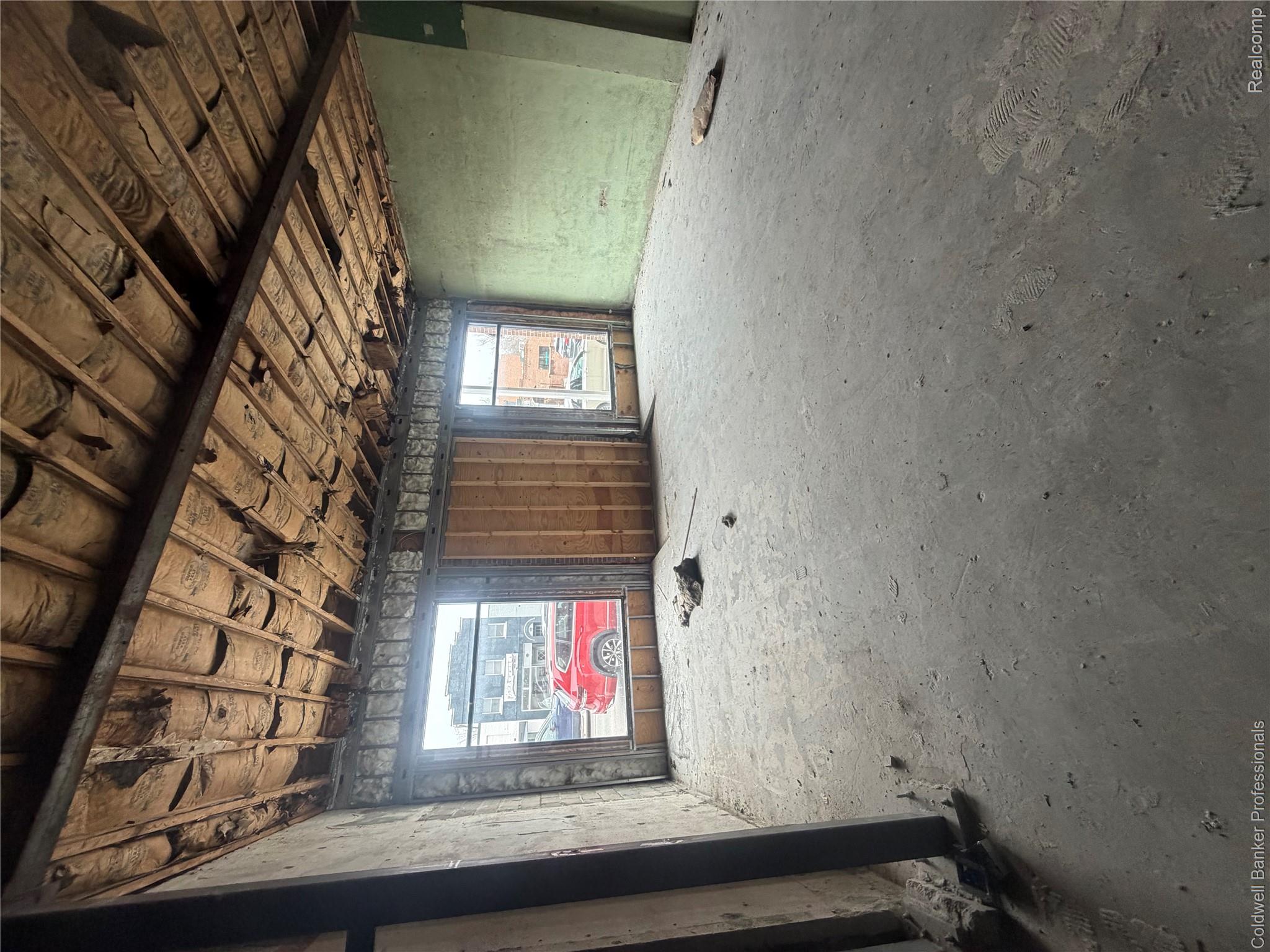 118 E Grand River Avenue