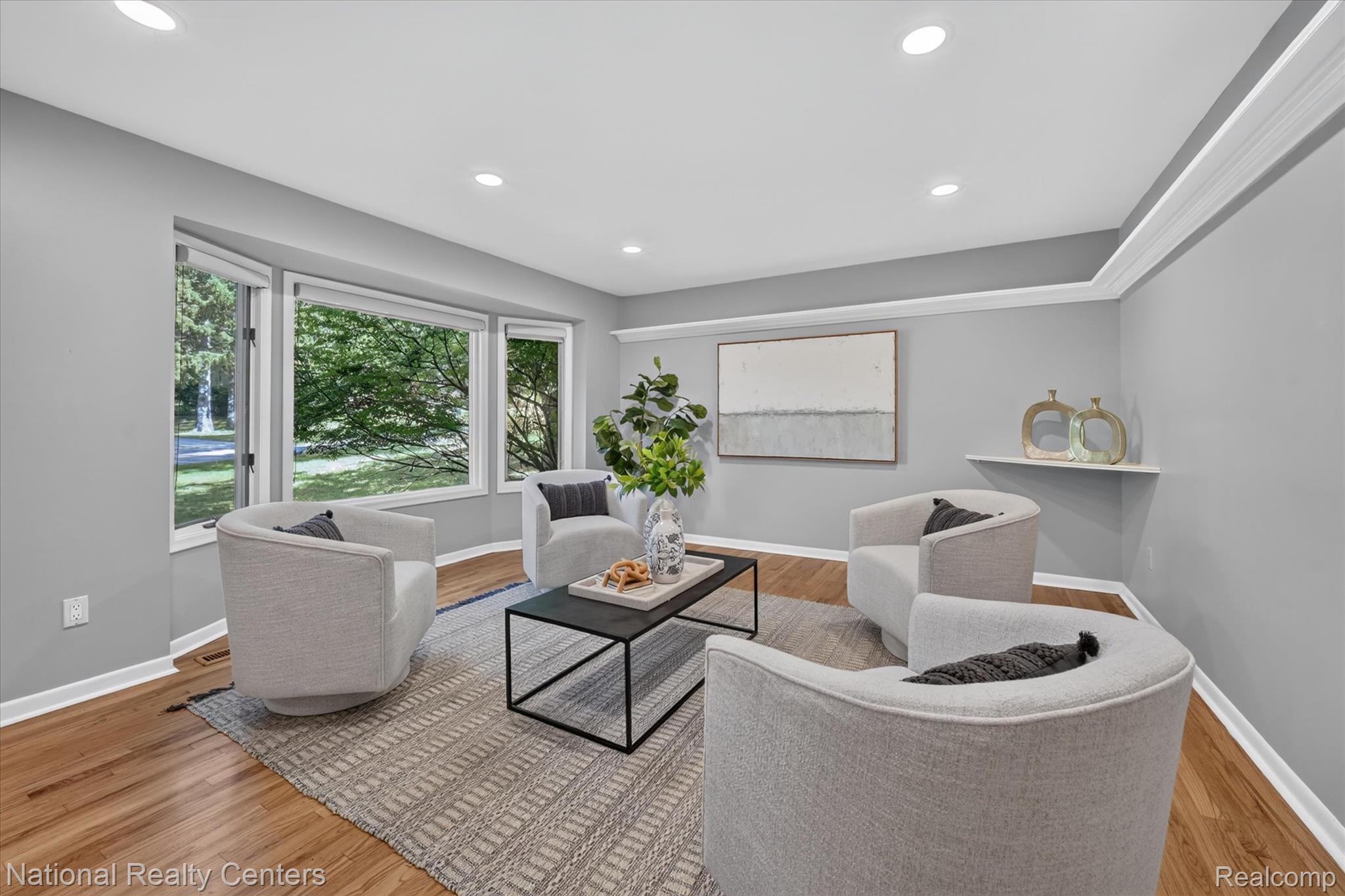 4245 Normanwood