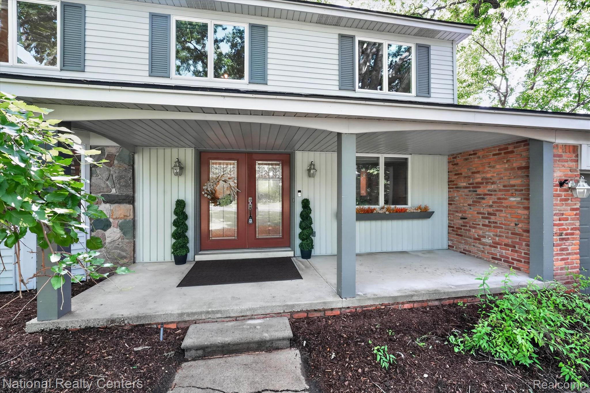 4245 Normanwood
