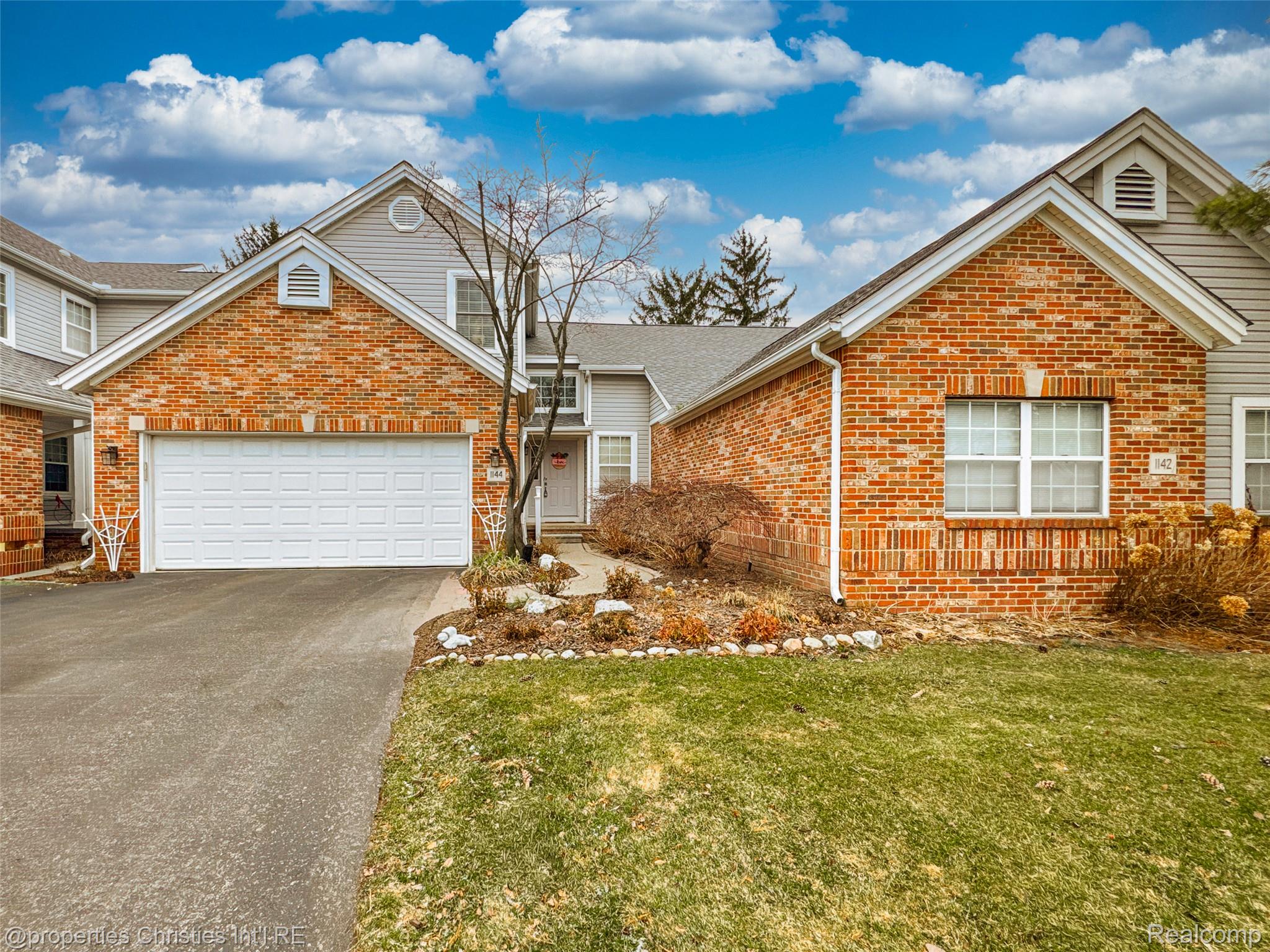 1144 Fairways Boulevard