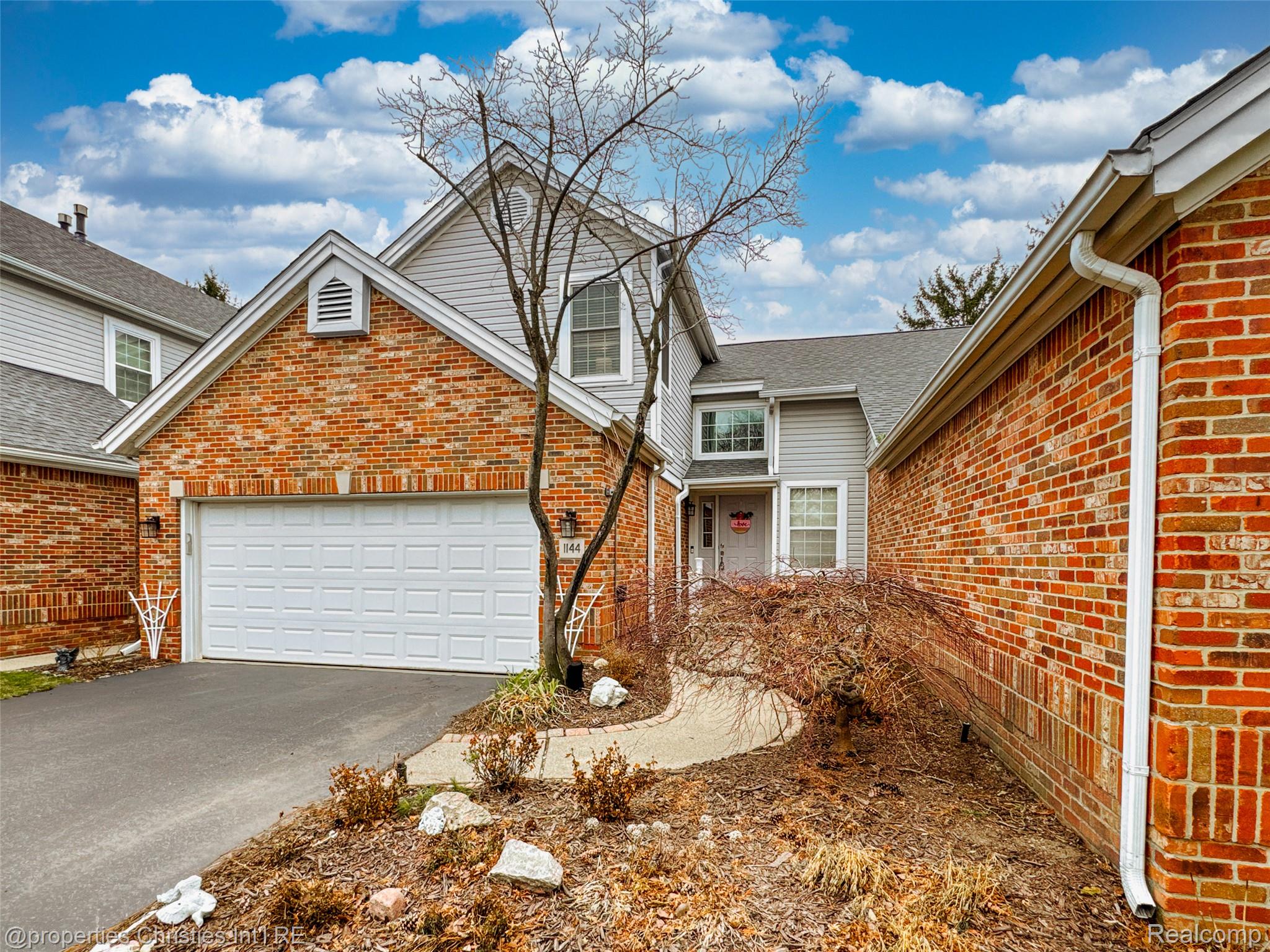 1144 Fairways Boulevard