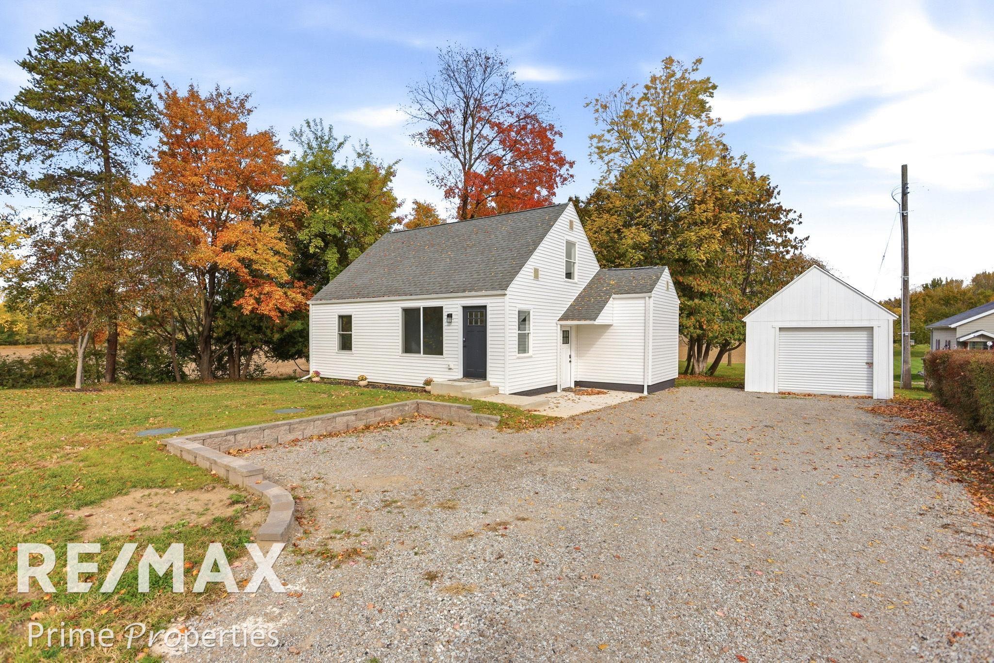 1658 W Gilford Road