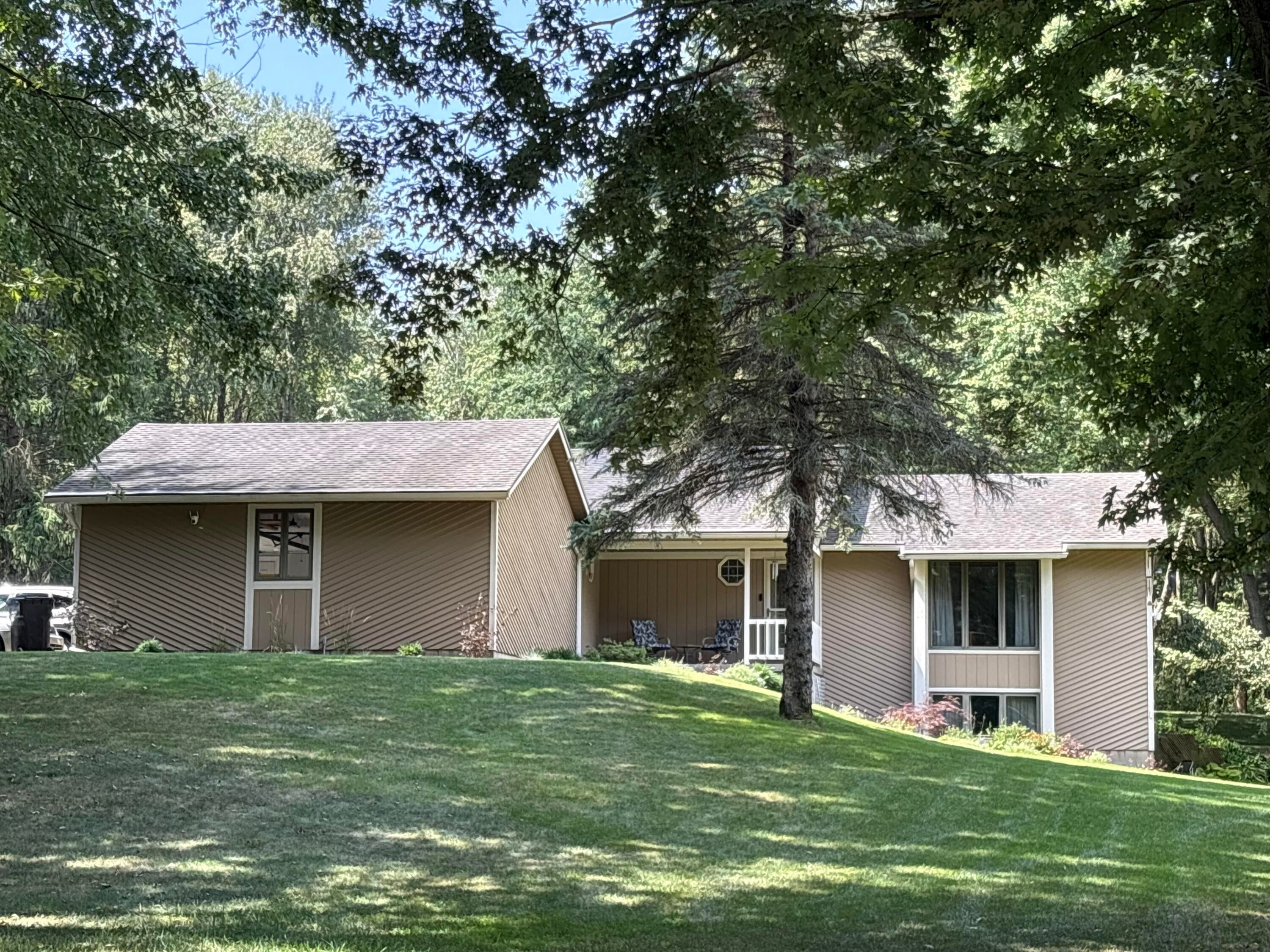 4729 Kenowa Avenue SW
