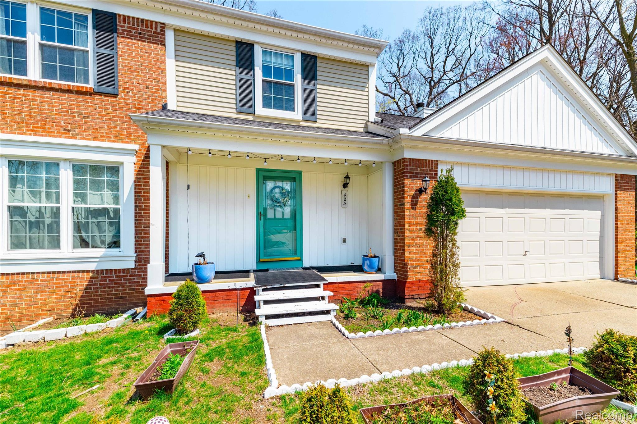 425 Thornridge Court