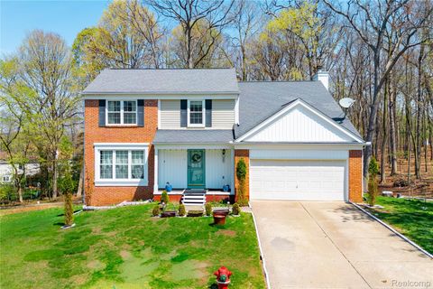 Photo of 425 Thornridge Court, Rochester Hills City, MI 48307 (MLS # 20261029265)
