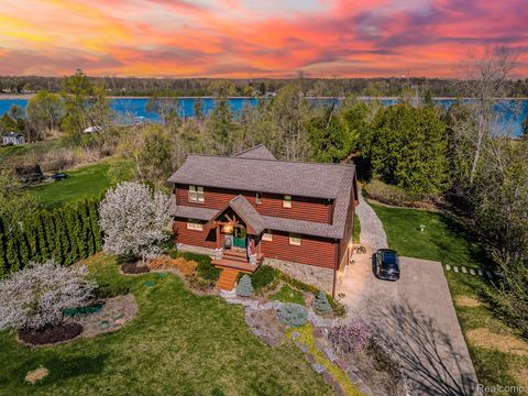 5175 Parview Drive Village Of Clarkston City MI 48346