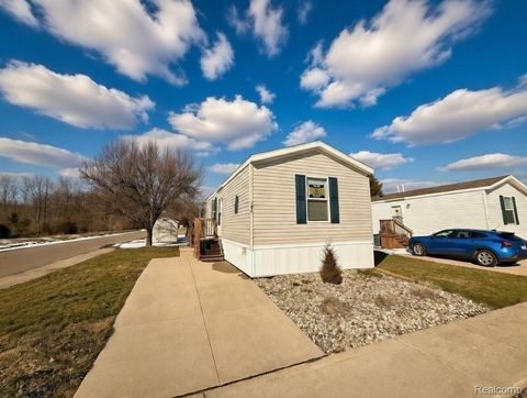 186 Oak Ave Highland Charter Township MI 48357