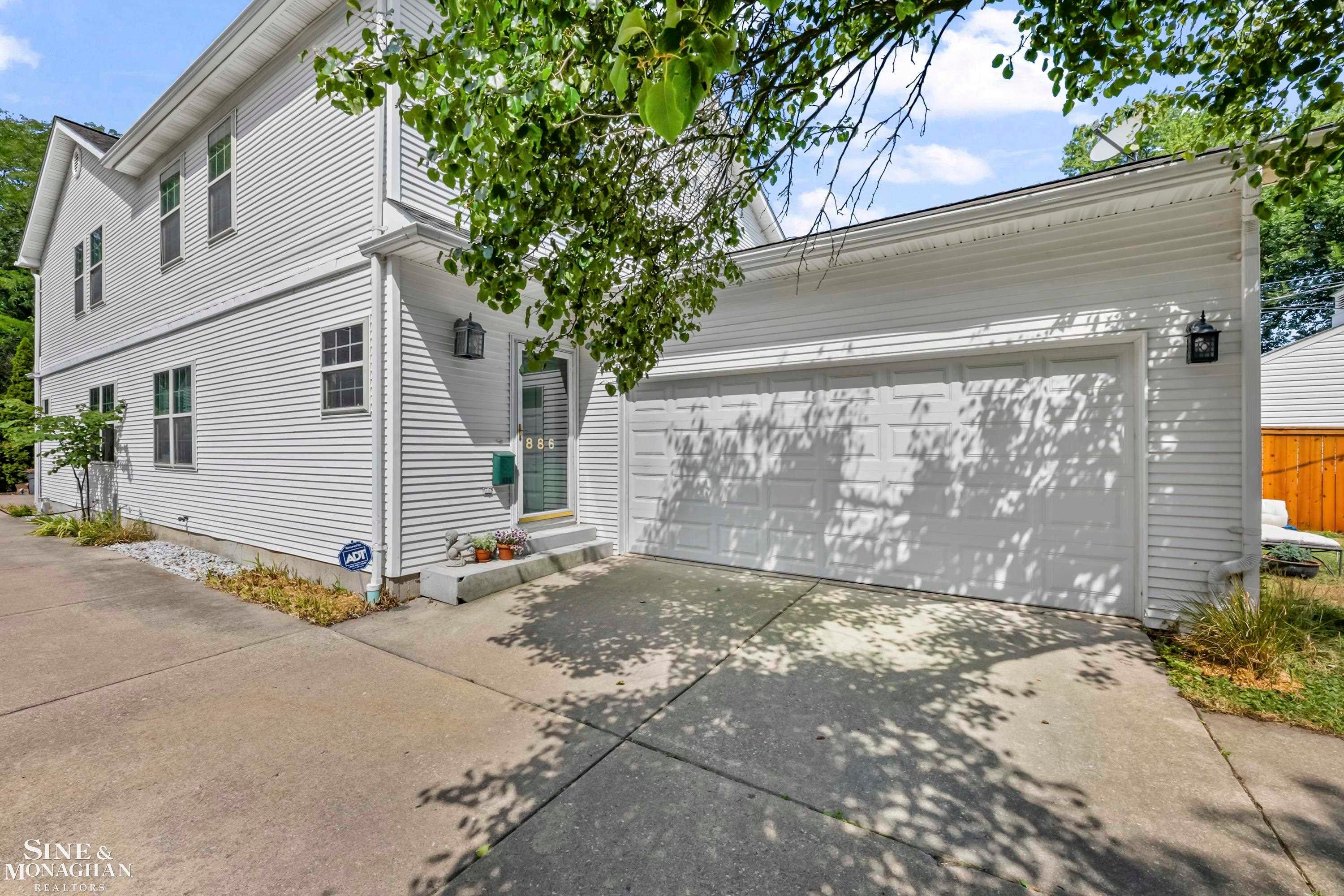 886 St. Clair Avenue
