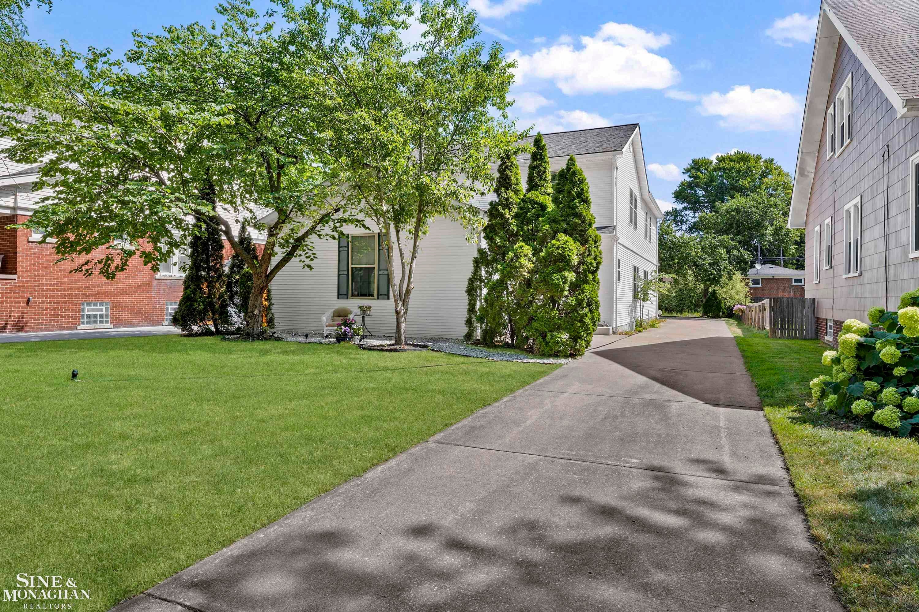 886 St. Clair Avenue