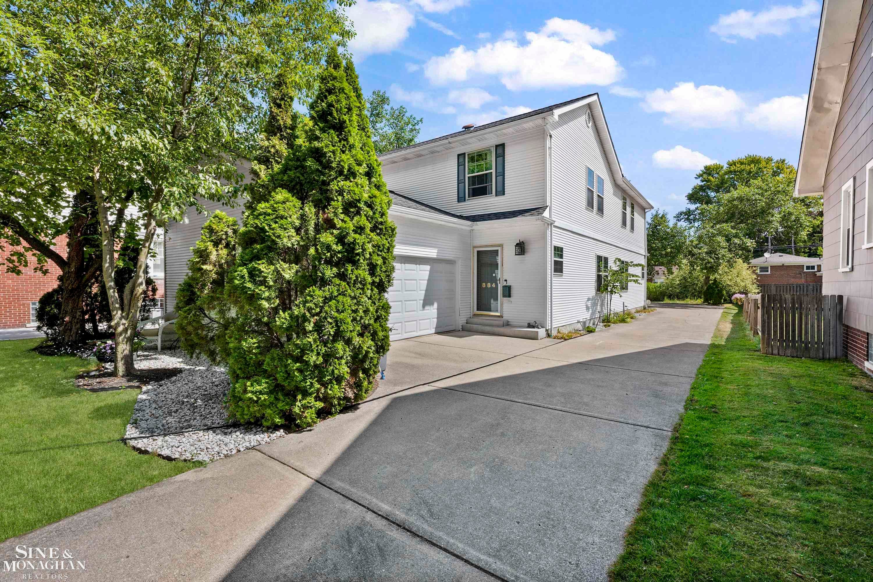886 St. Clair Avenue