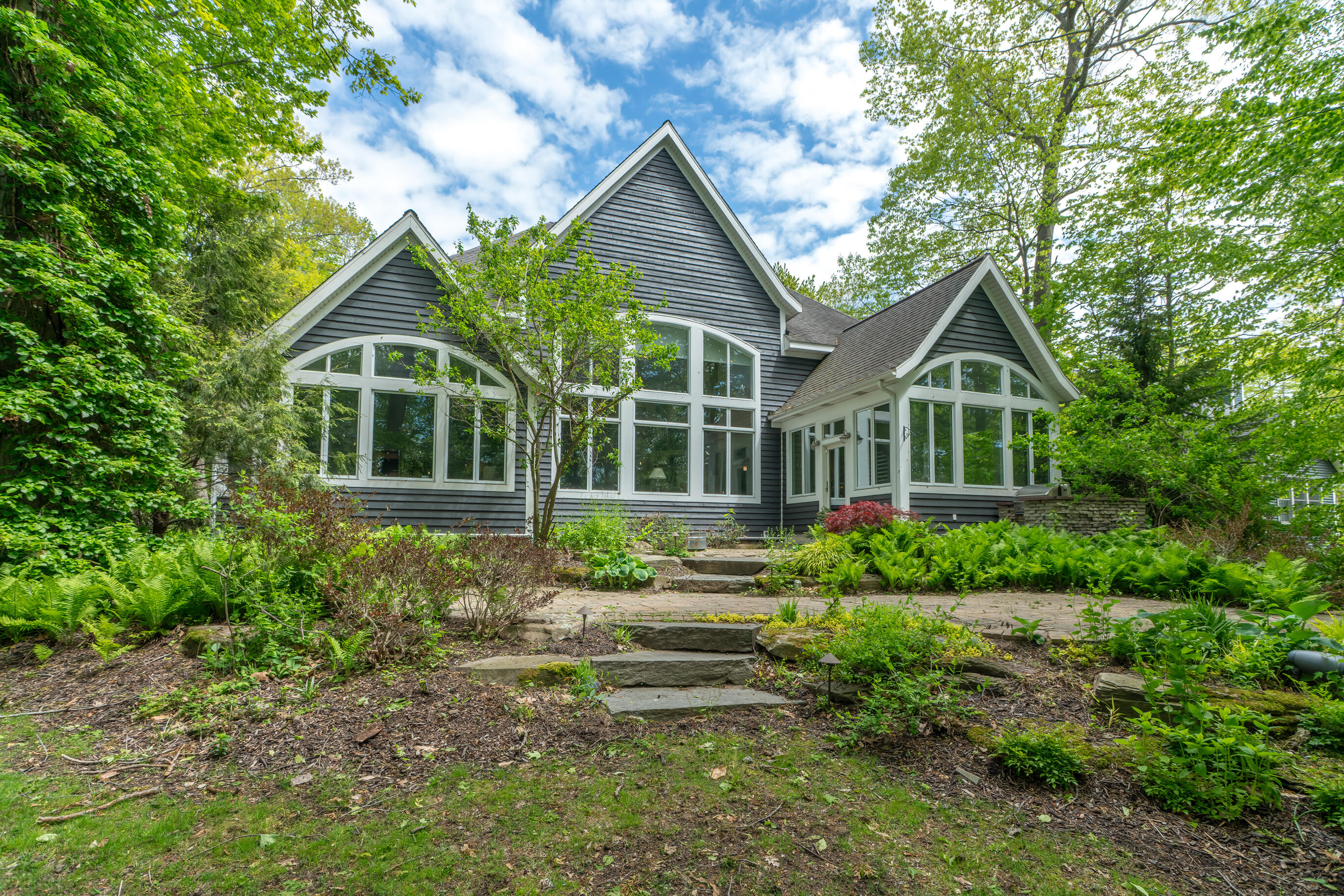 10543 Lakeshore Drive