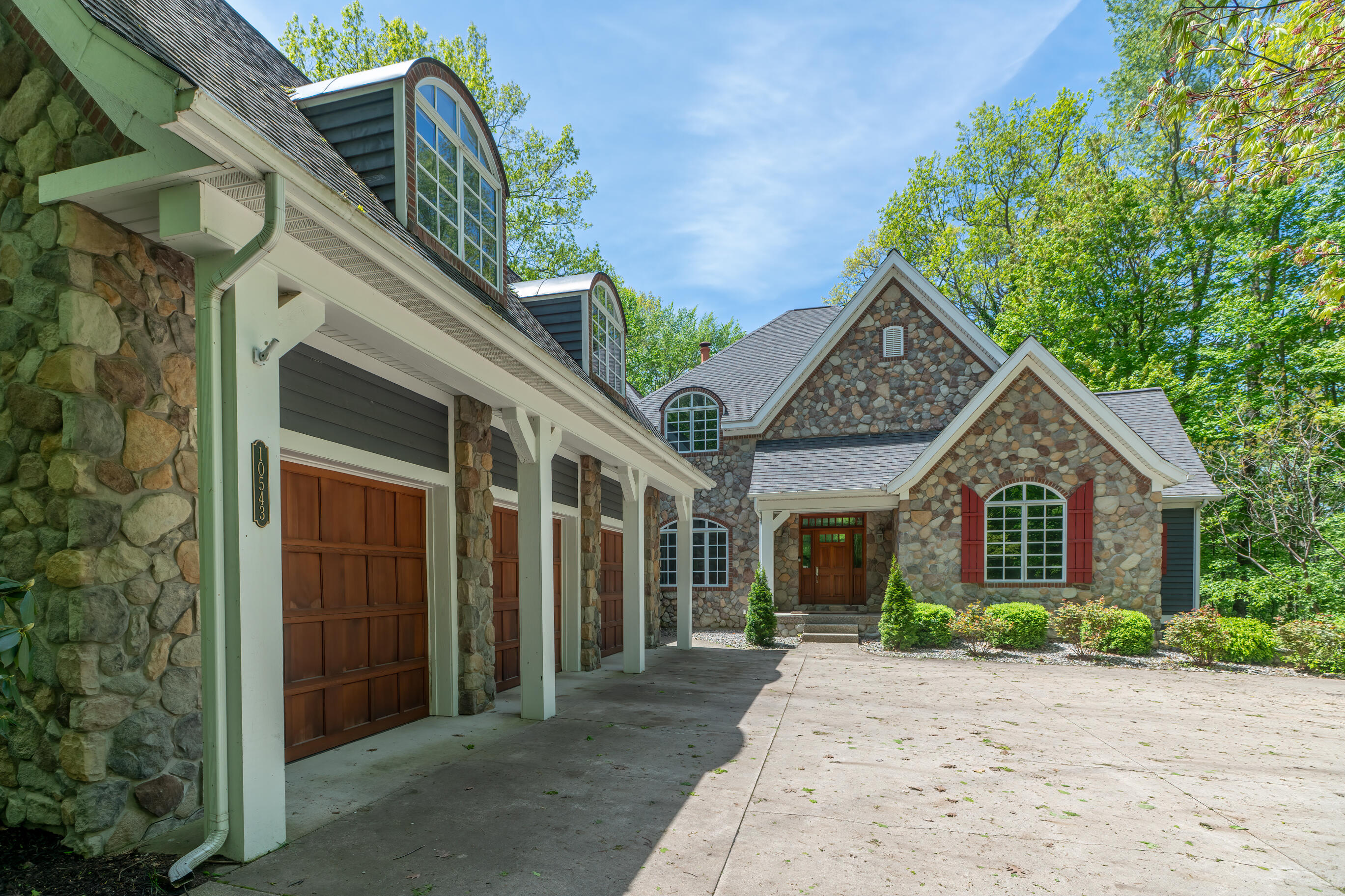 10543 Lakeshore Drive