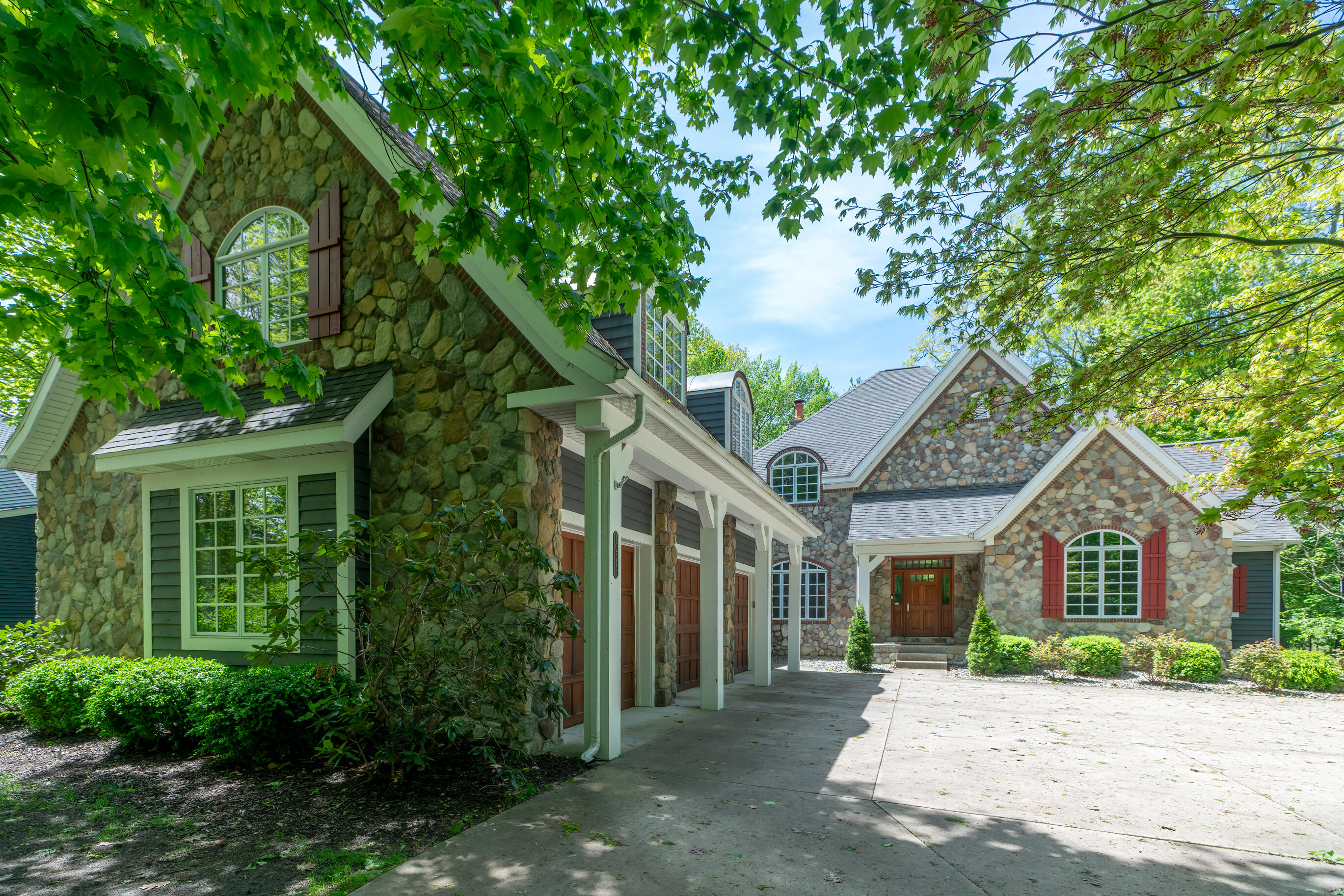 10543 Lakeshore Drive