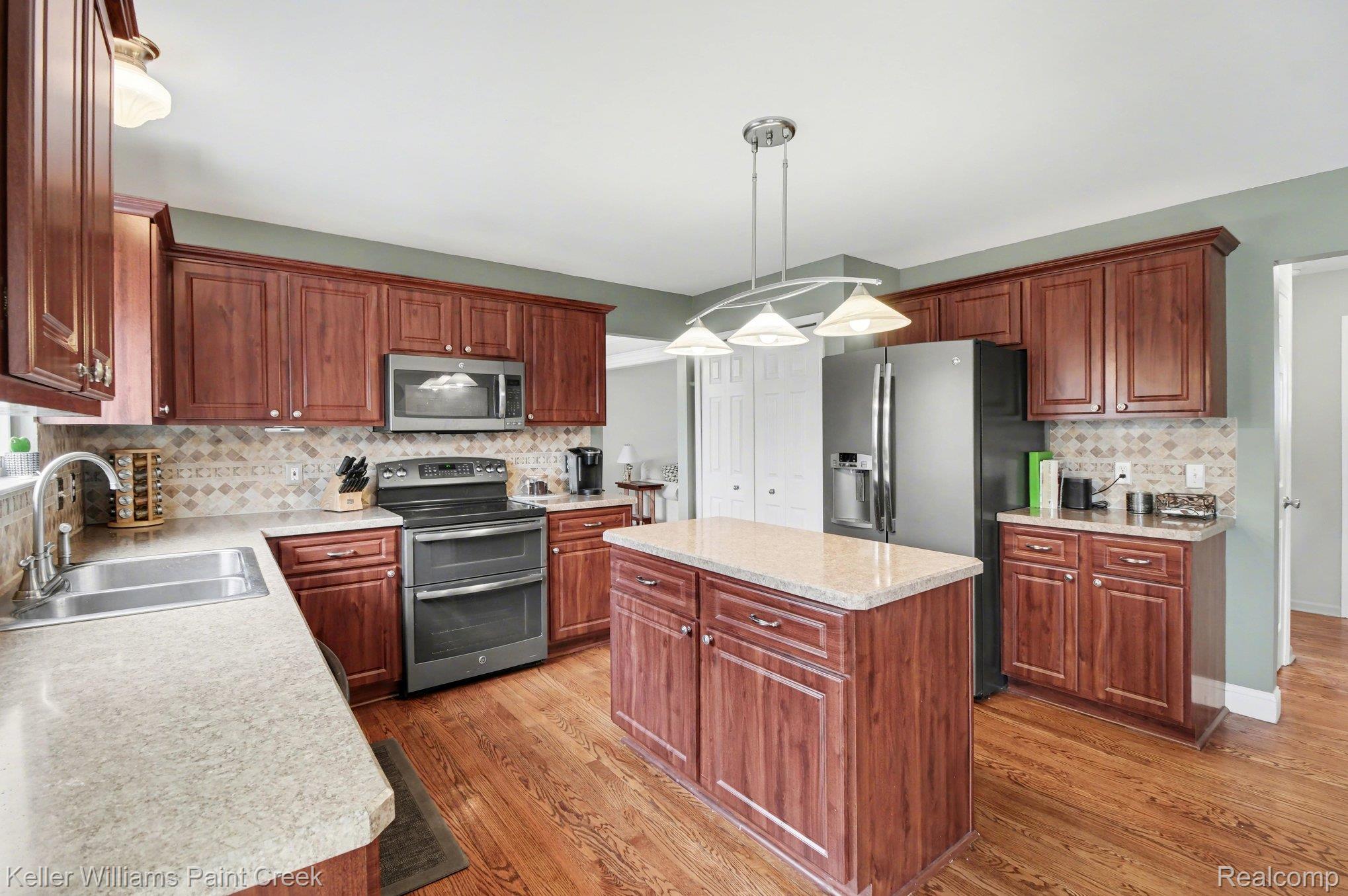 6425 Golf View Drive