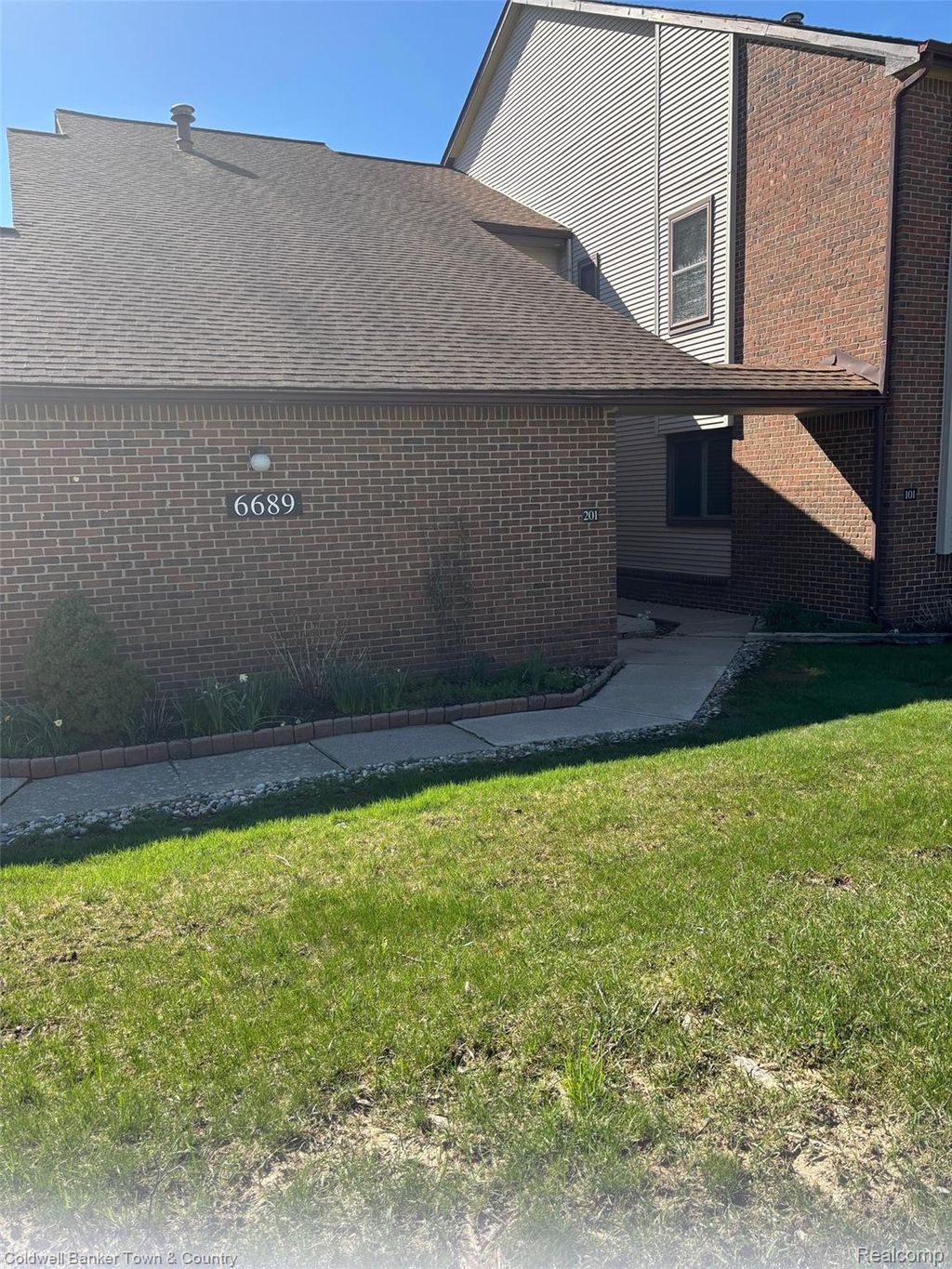 Photo of 6689 Ridgefield Circle #201, West Bloomfield Charter Township, MI 48322 (MLS # 20261027539)