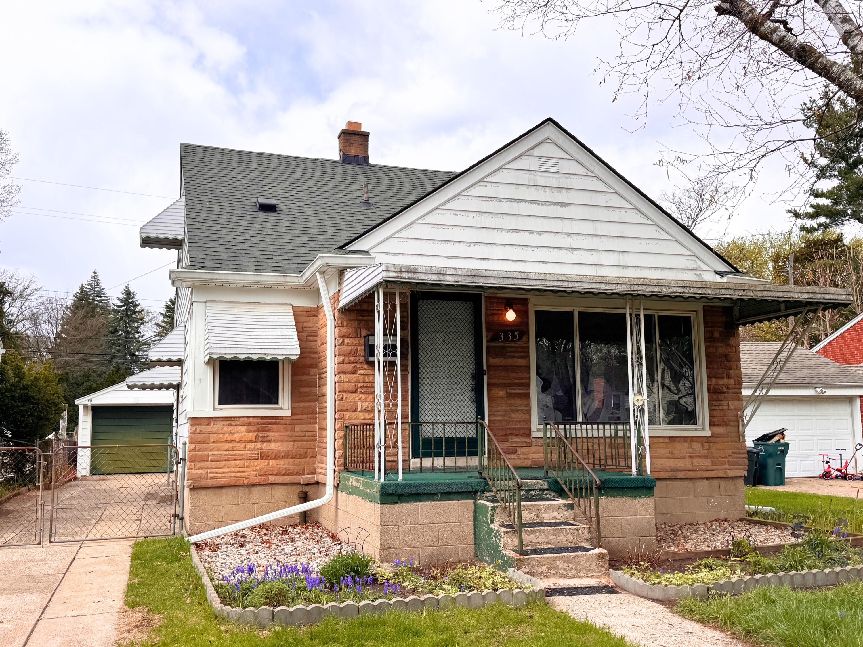 335 Laprairie Street