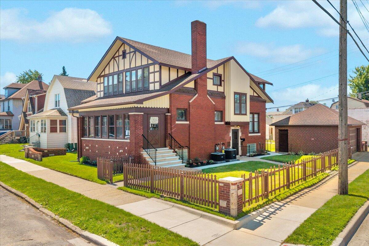 45 W Woodward Avenue