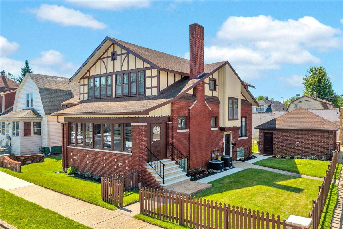 45 W Woodward Avenue