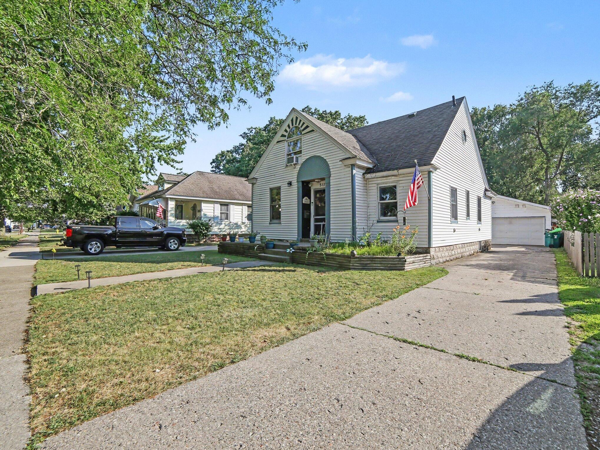 513 Fowler Street