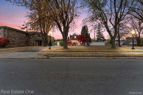 1353 Ford Avenue Wyandotte City MI 48192