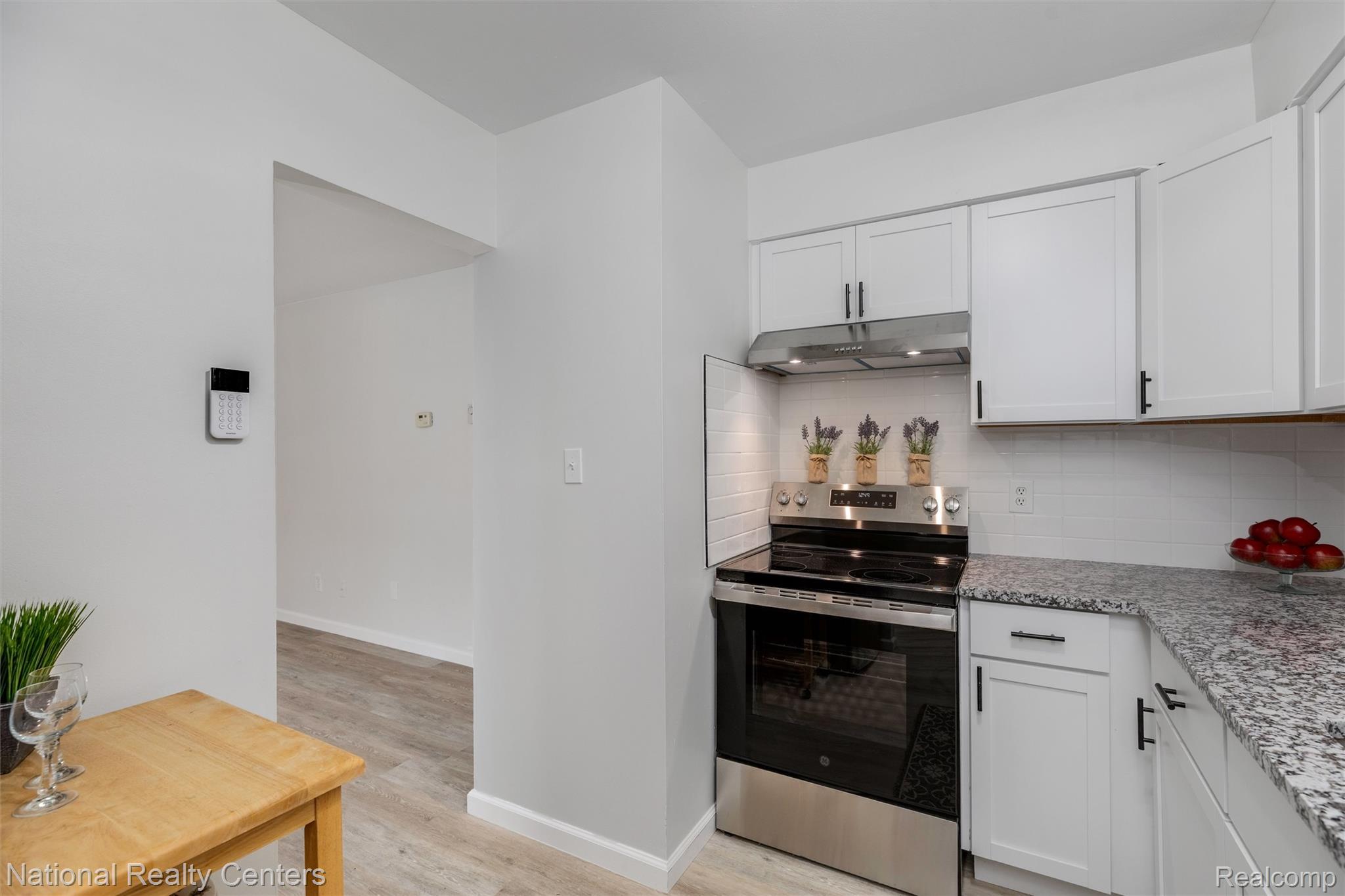 1872 Colonial Village Way 1