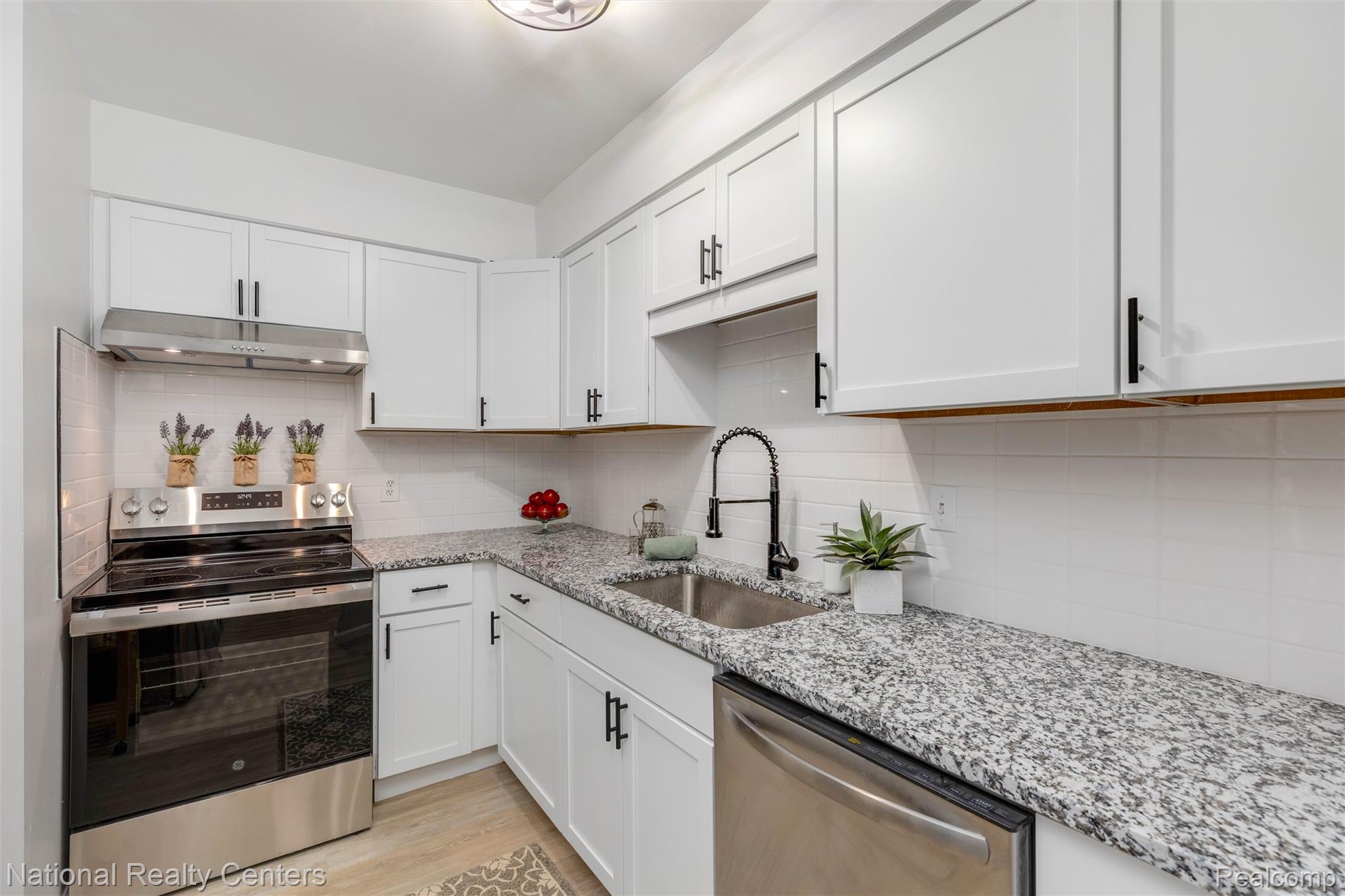 1872 Colonial Village Way 1