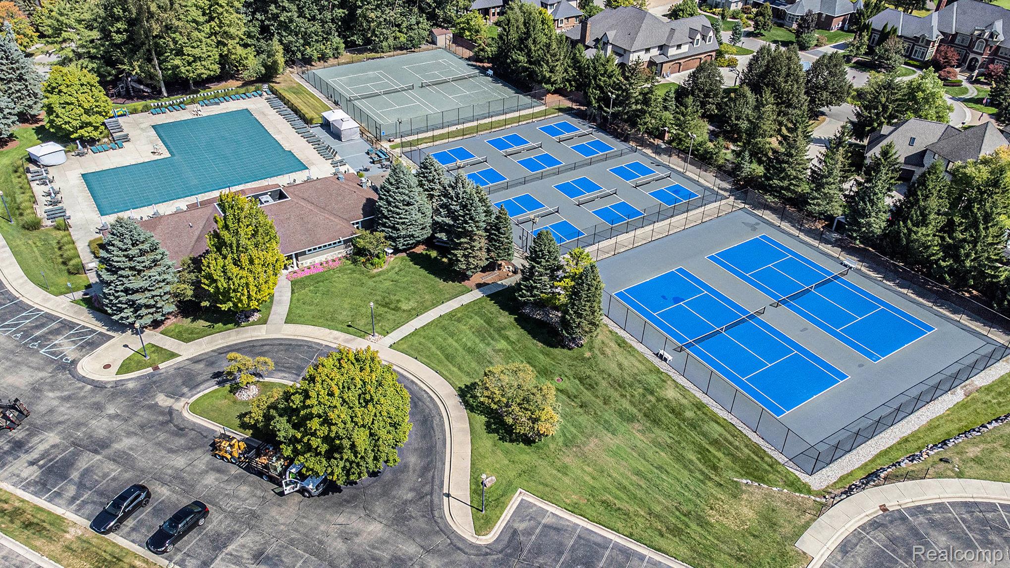 Independence Charter Township, Michigan 48348, United States, 4 Bedrooms Bedrooms, ,4 BathroomsBathrooms,Residential,Pending,215958