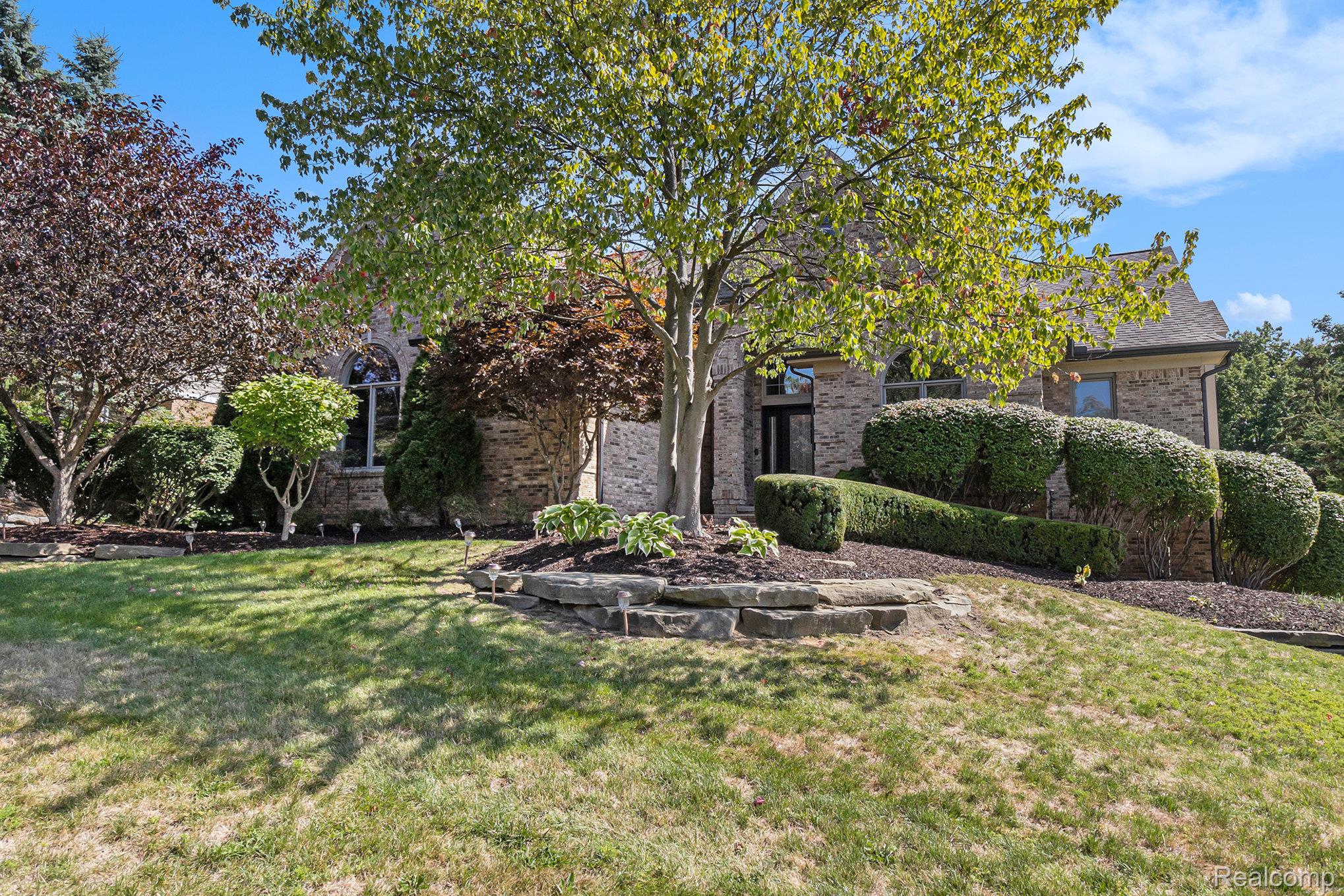 Independence Charter Township, Michigan 48348, United States, 4 Bedrooms Bedrooms, ,4 BathroomsBathrooms,Residential,Pending,215958