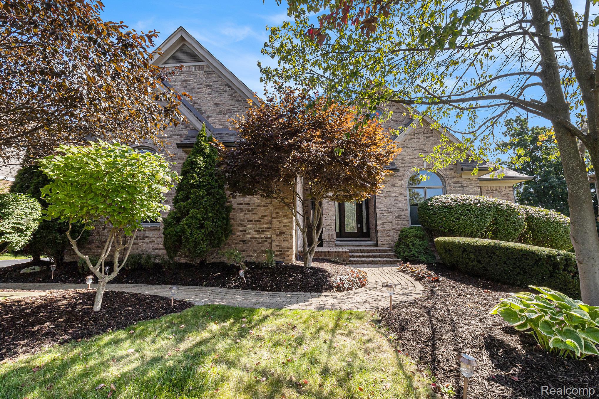 Independence Charter Township, Michigan 48348, United States, 4 Bedrooms Bedrooms, ,4 BathroomsBathrooms,Residential,Pending,215958