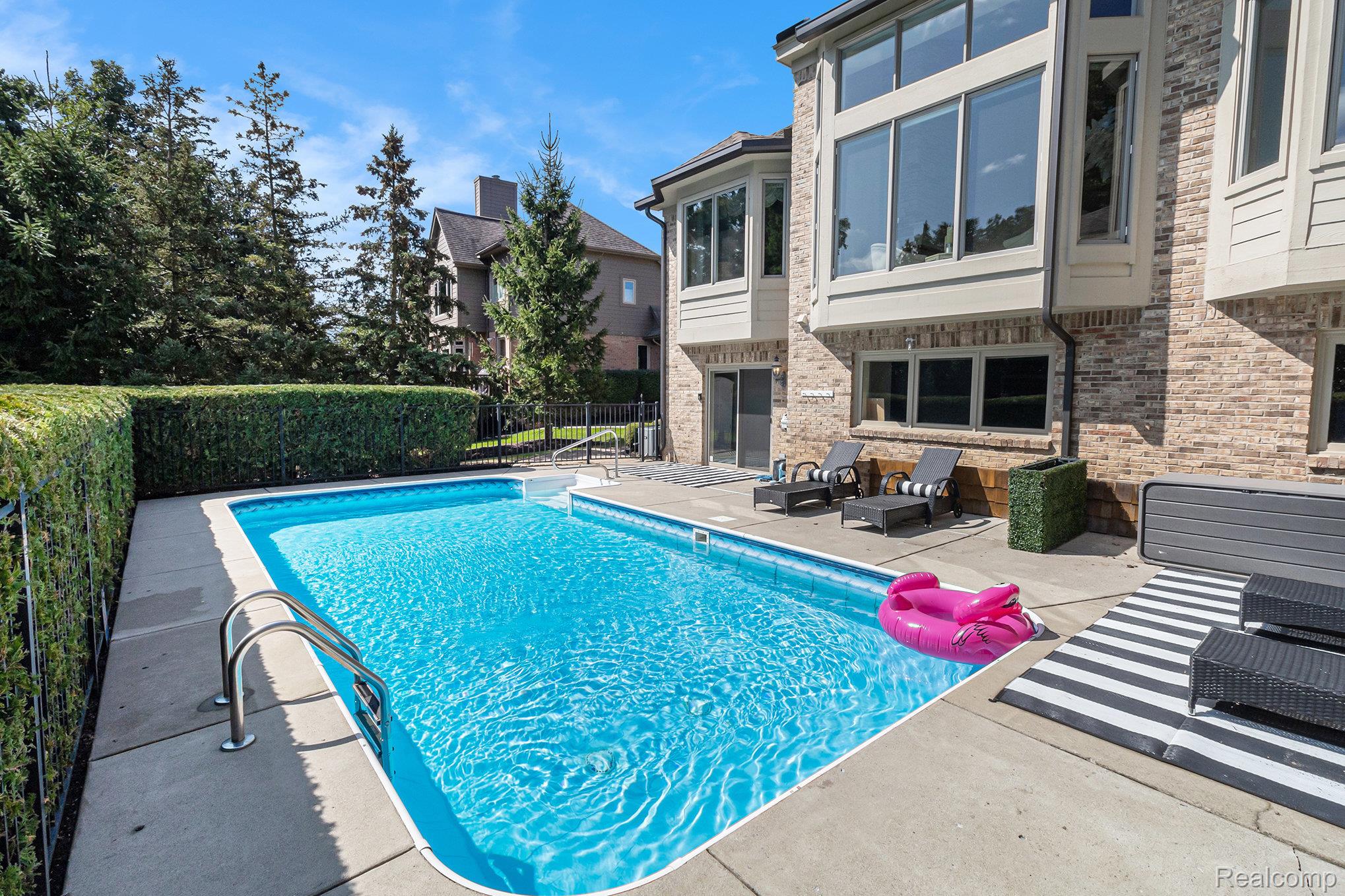 Independence Charter Township, Michigan 48348, United States, 4 Bedrooms Bedrooms, ,4 BathroomsBathrooms,Residential,Pending,215958