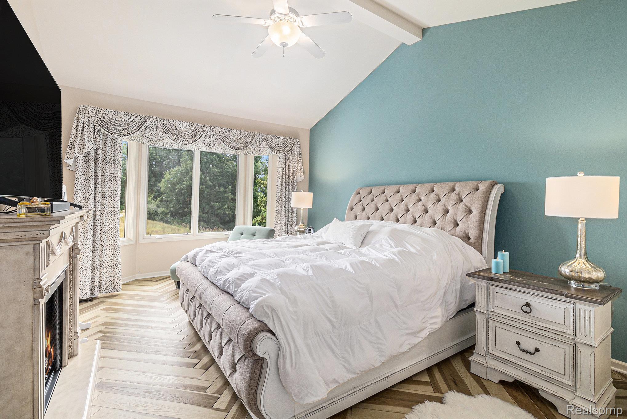 Independence Charter Township, Michigan 48348, United States, 4 Bedrooms Bedrooms, ,4 BathroomsBathrooms,Residential,Pending,215958