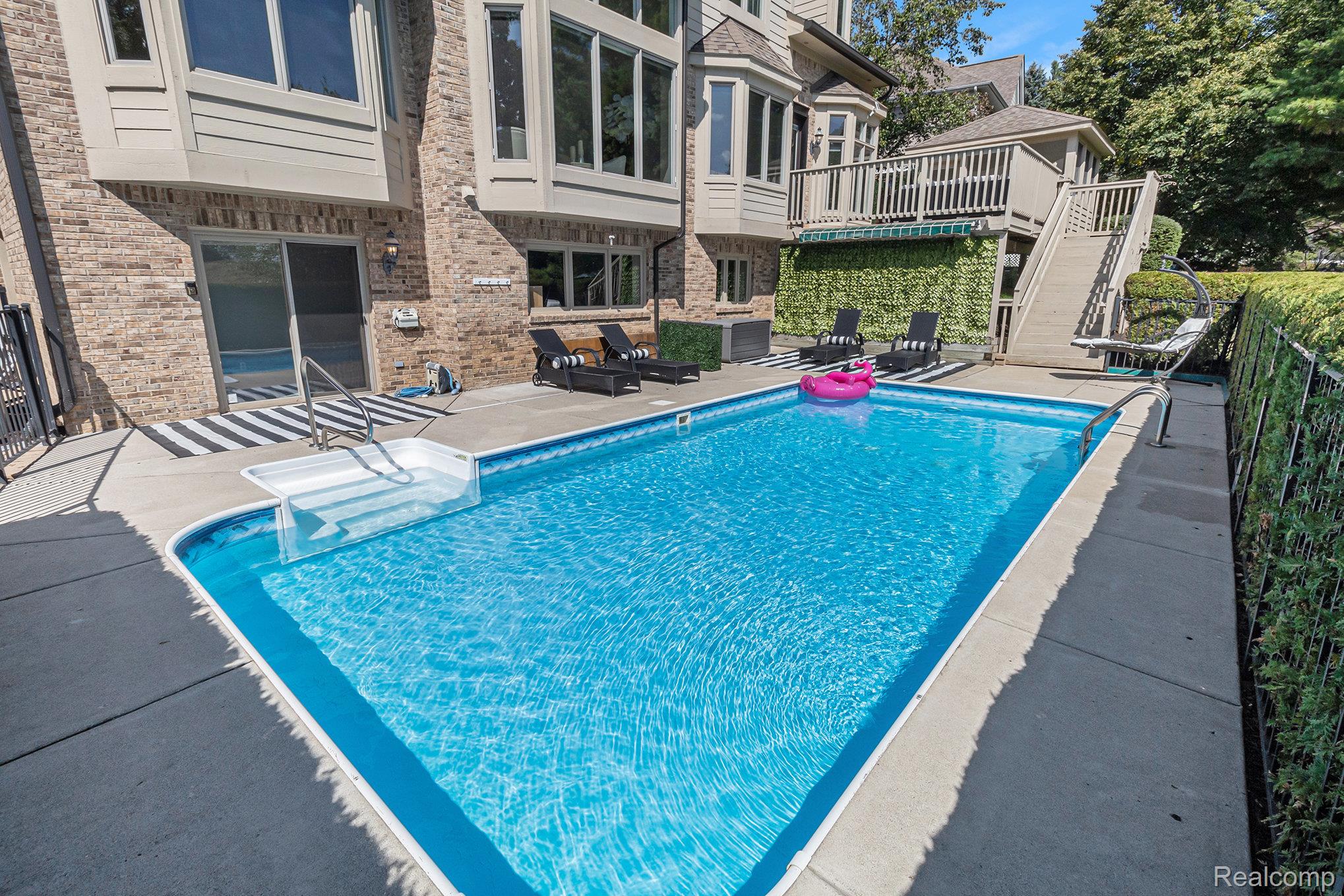 Independence Charter Township, Michigan 48348, United States, 4 Bedrooms Bedrooms, ,4 BathroomsBathrooms,Residential,Pending,215958