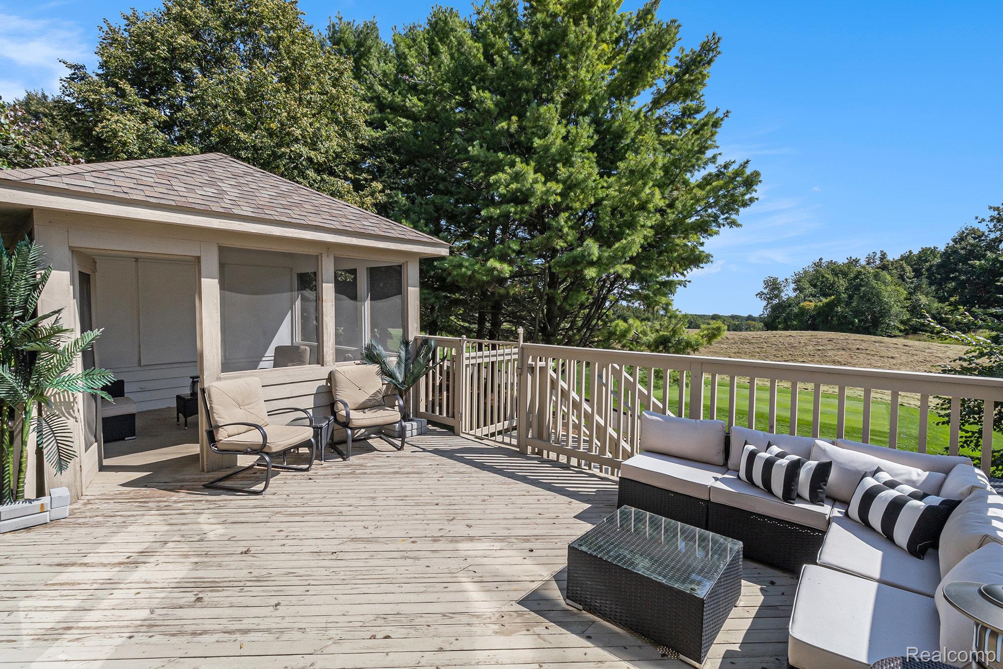 Independence Charter Township, Michigan 48348, United States, 4 Bedrooms Bedrooms, ,4 BathroomsBathrooms,Residential,Pending,215958