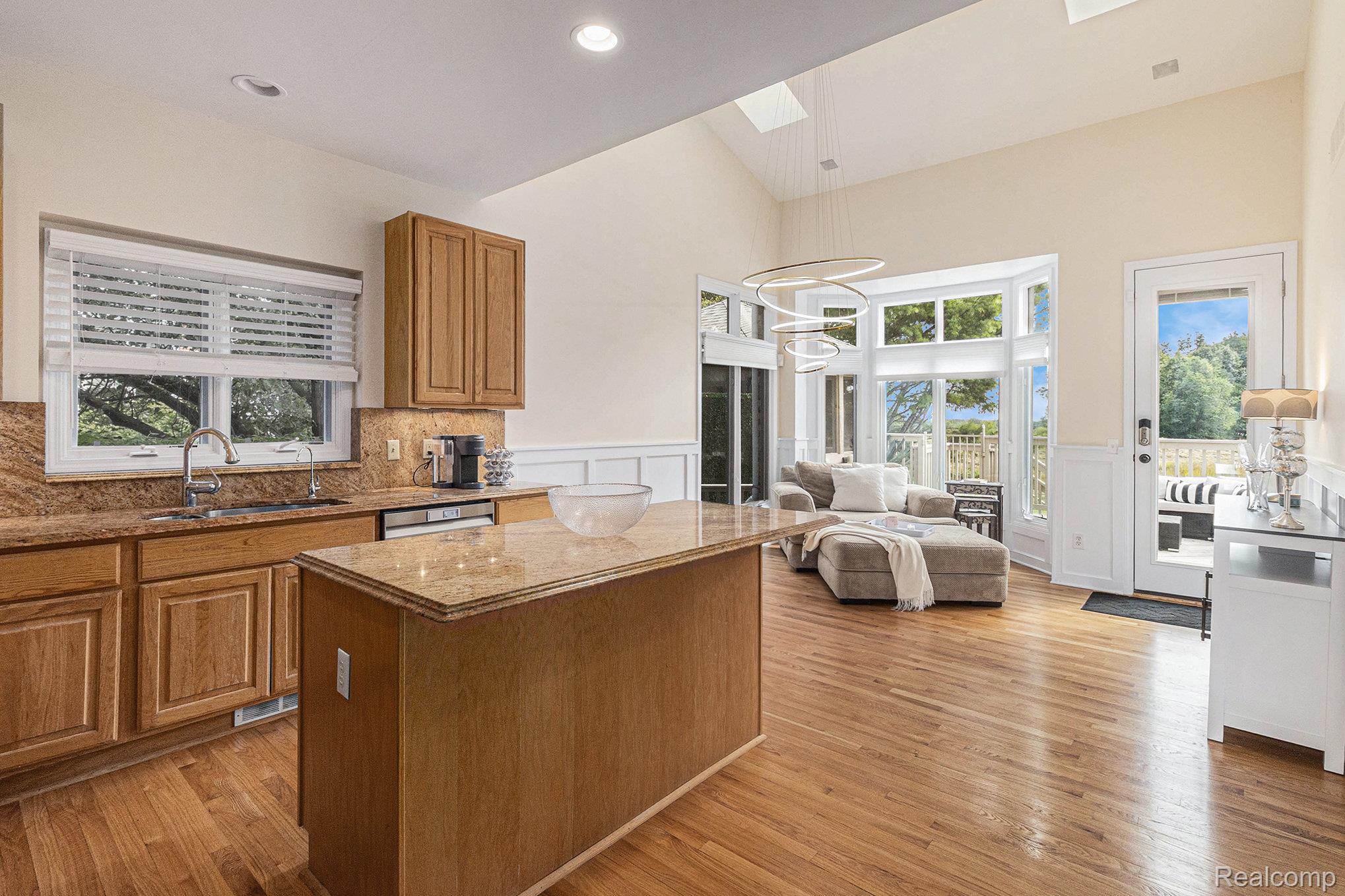 Independence Charter Township, Michigan 48348, United States, 4 Bedrooms Bedrooms, ,4 BathroomsBathrooms,Residential,Pending,215958