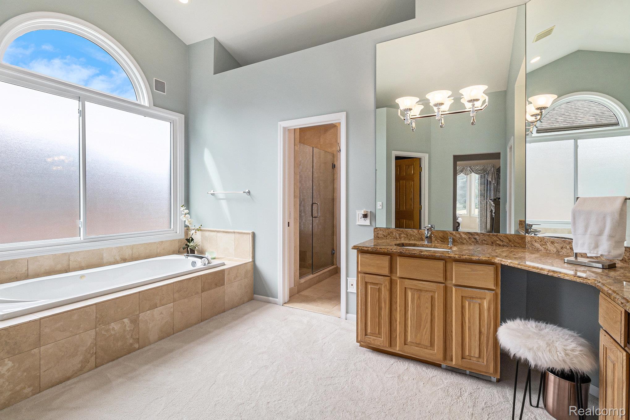 Independence Charter Township, Michigan 48348, United States, 4 Bedrooms Bedrooms, ,4 BathroomsBathrooms,Residential,Pending,215958