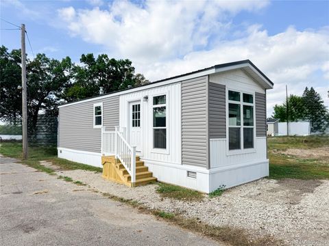 44 Retreat Way Fenton Charter Township MI 48430