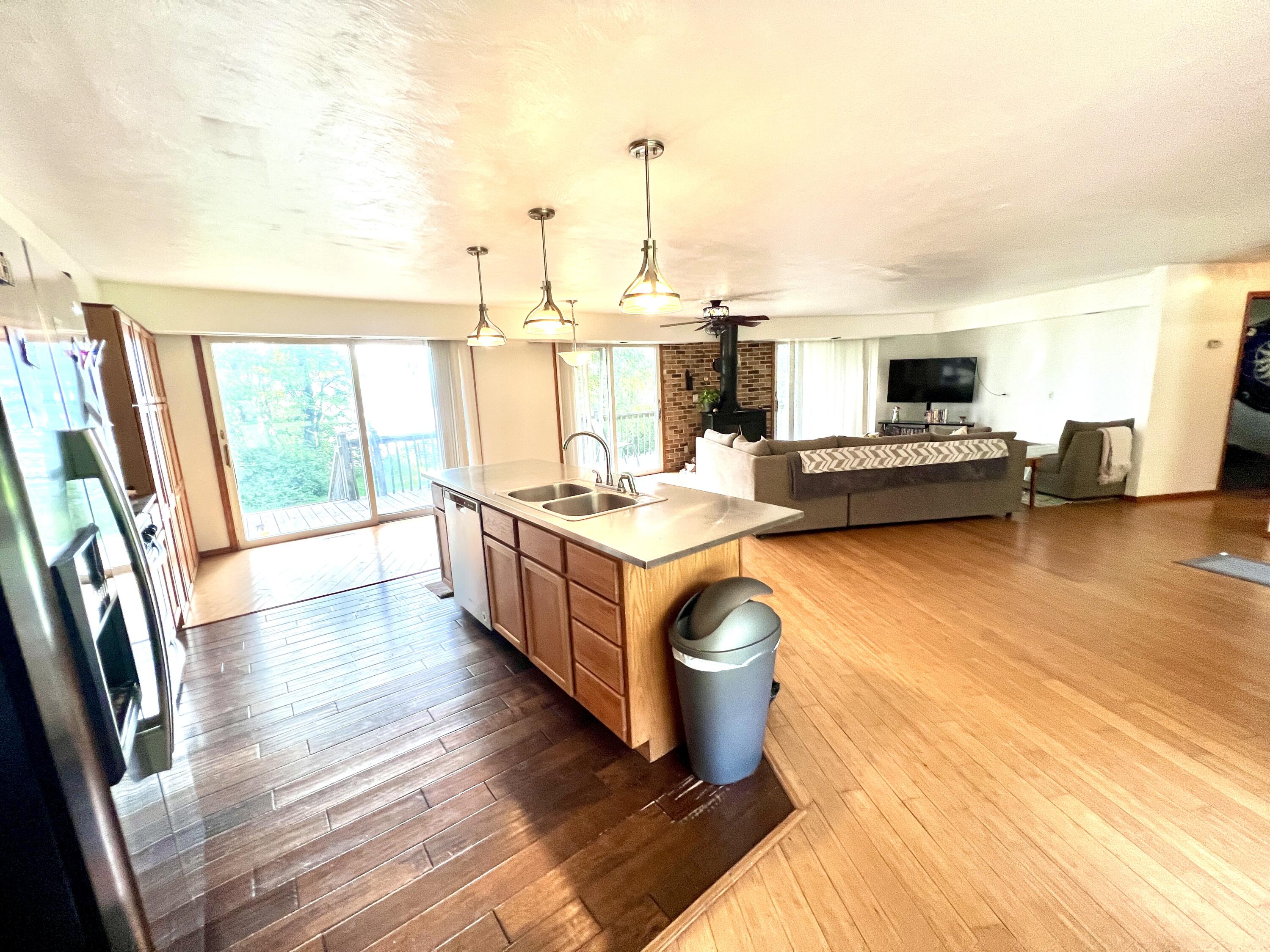 4771 S Lakeshore Drive