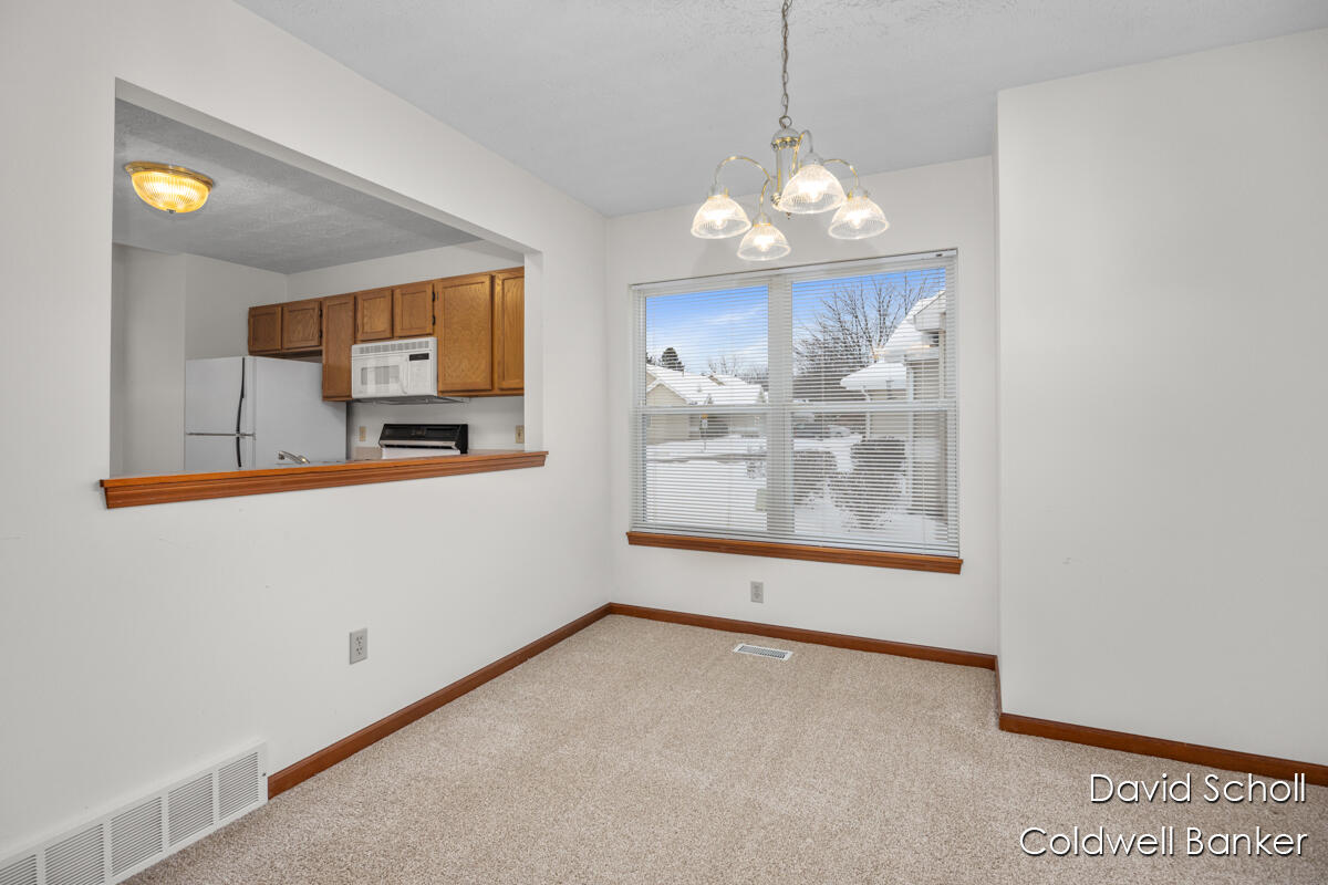 3058 Windcrest Way NE