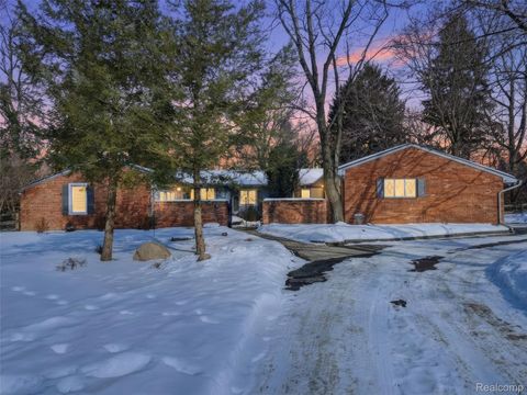 1063 Avon Circle E Rochester Hills City MI 48309