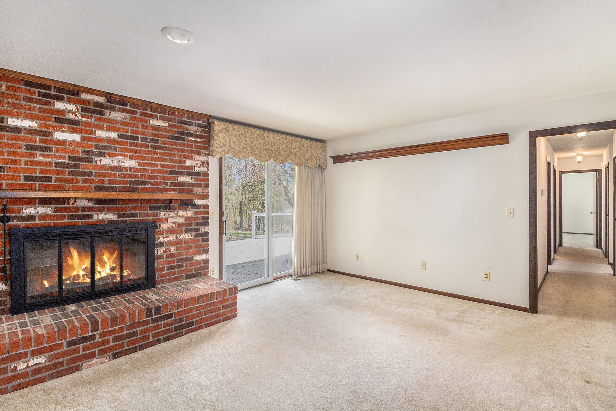 1264 FOX HILLS Drive