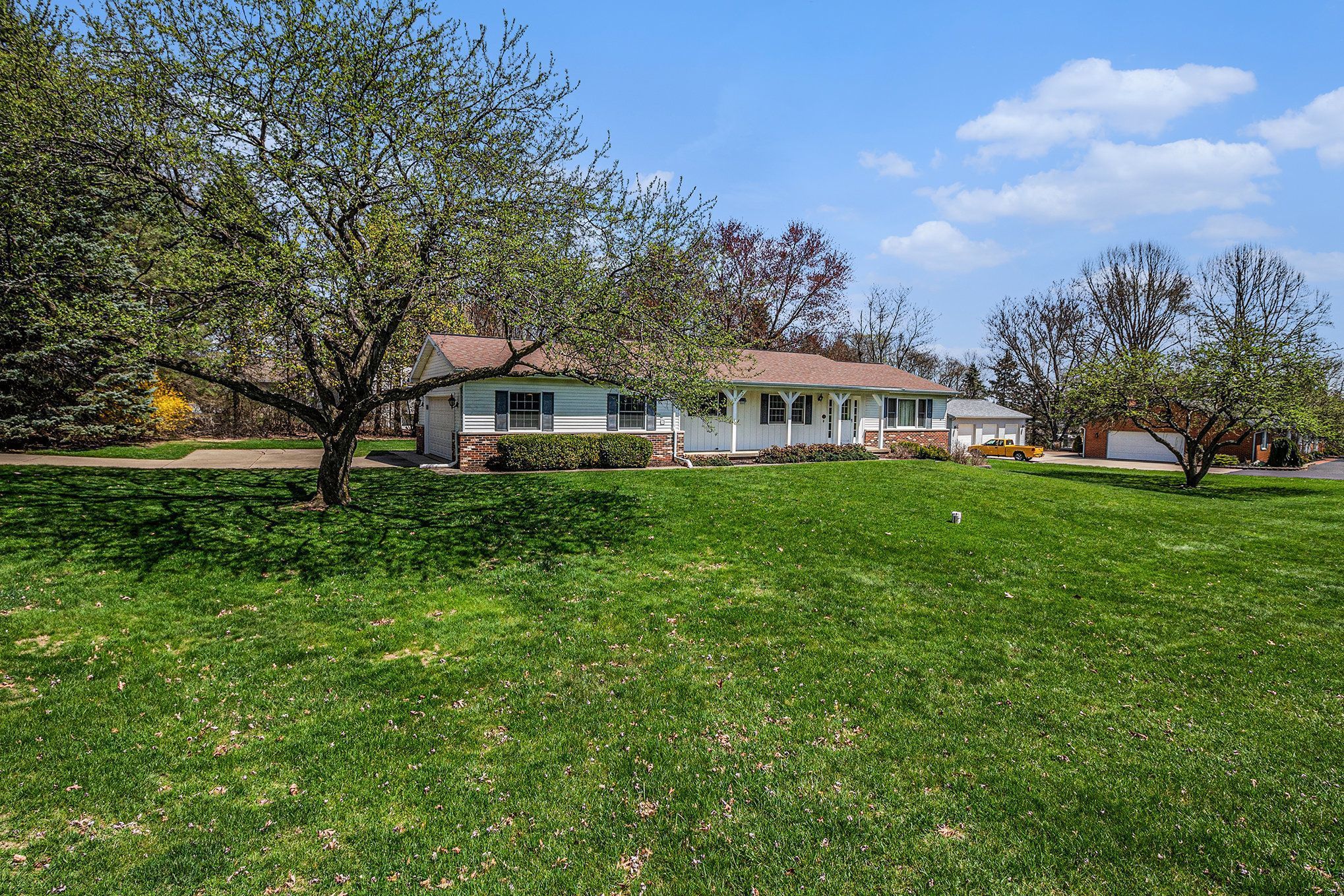 1264 FOX HILLS Drive