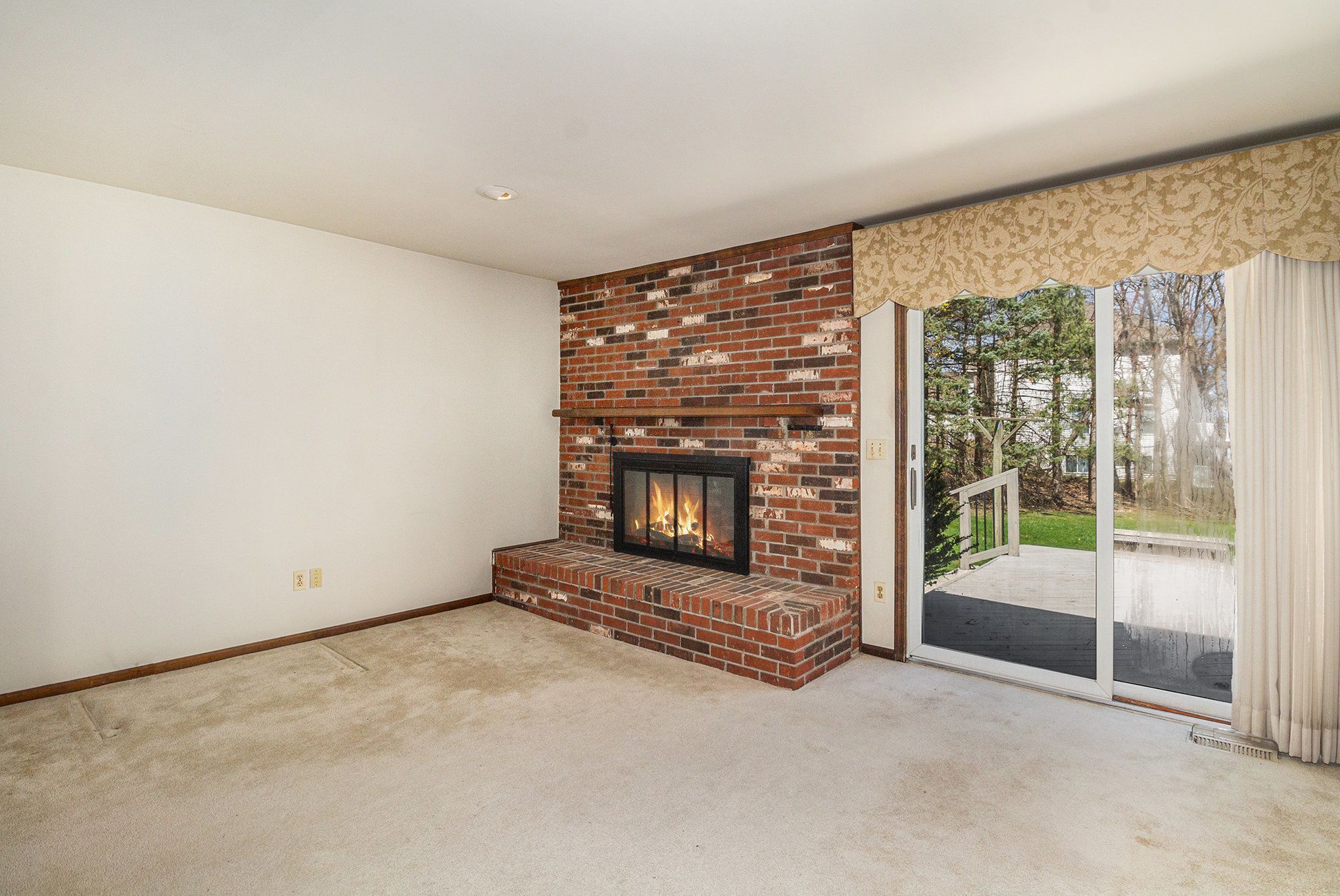 1264 FOX HILLS Drive