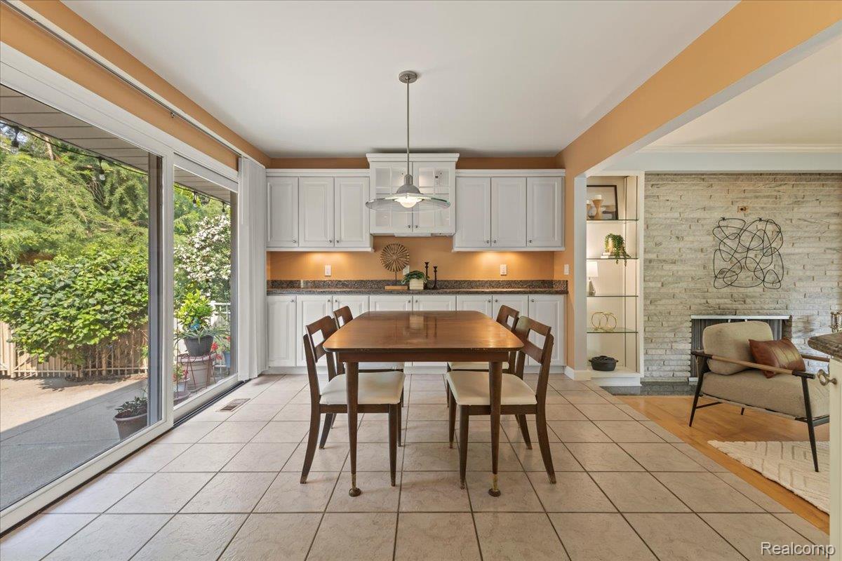 Independence Charter Township, Michigan 48348, United States, 3 Bedrooms Bedrooms, ,3 BathroomsBathrooms,Residential,Contingent,185425