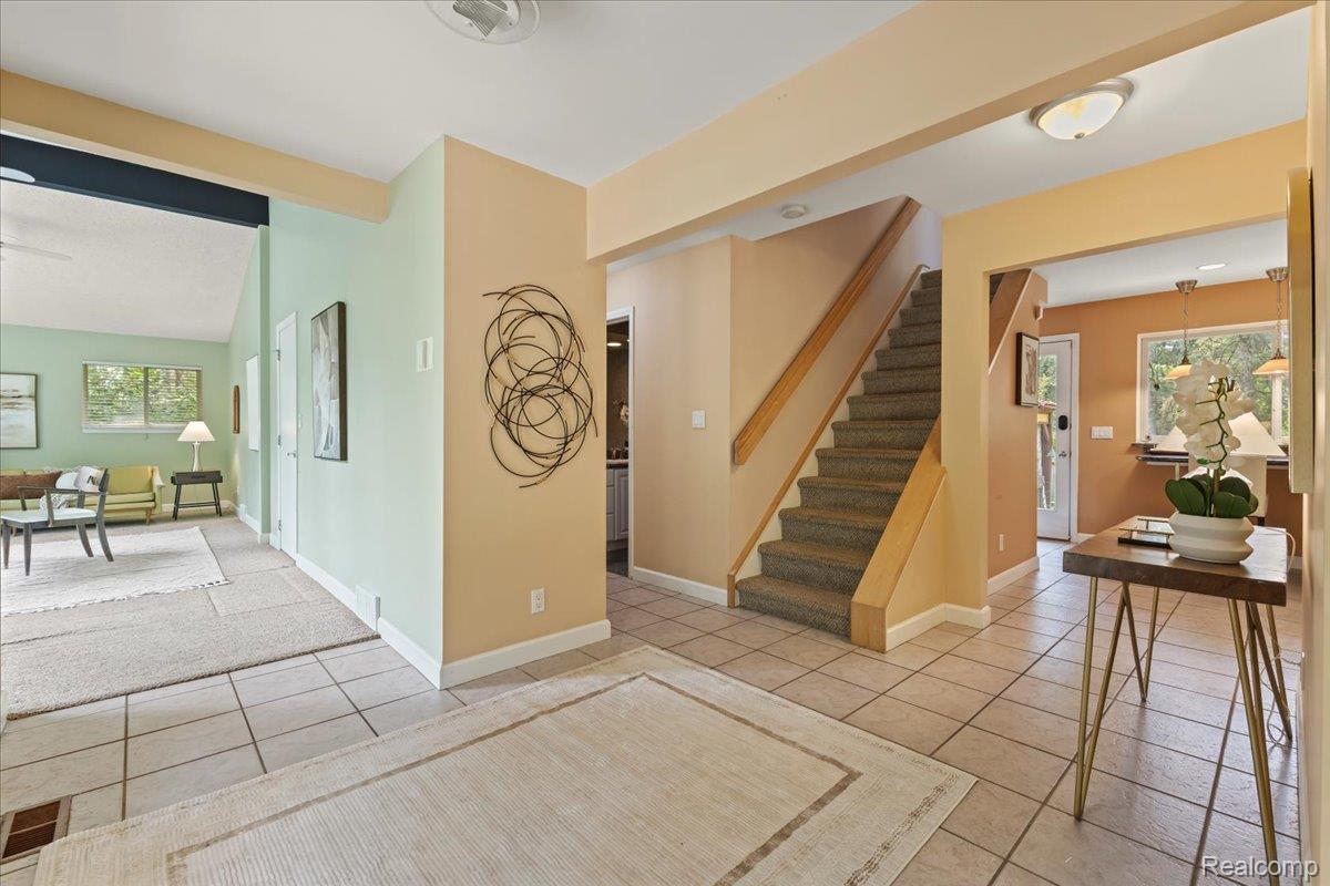 Independence Charter Township, Michigan 48348, United States, 3 Bedrooms Bedrooms, ,3 BathroomsBathrooms,Residential,Contingent,185425