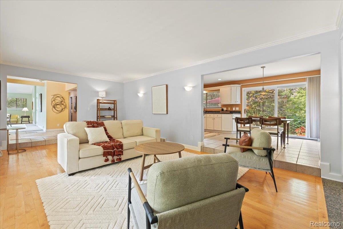 Independence Charter Township, Michigan 48348, United States, 3 Bedrooms Bedrooms, ,3 BathroomsBathrooms,Residential,Contingent,185425