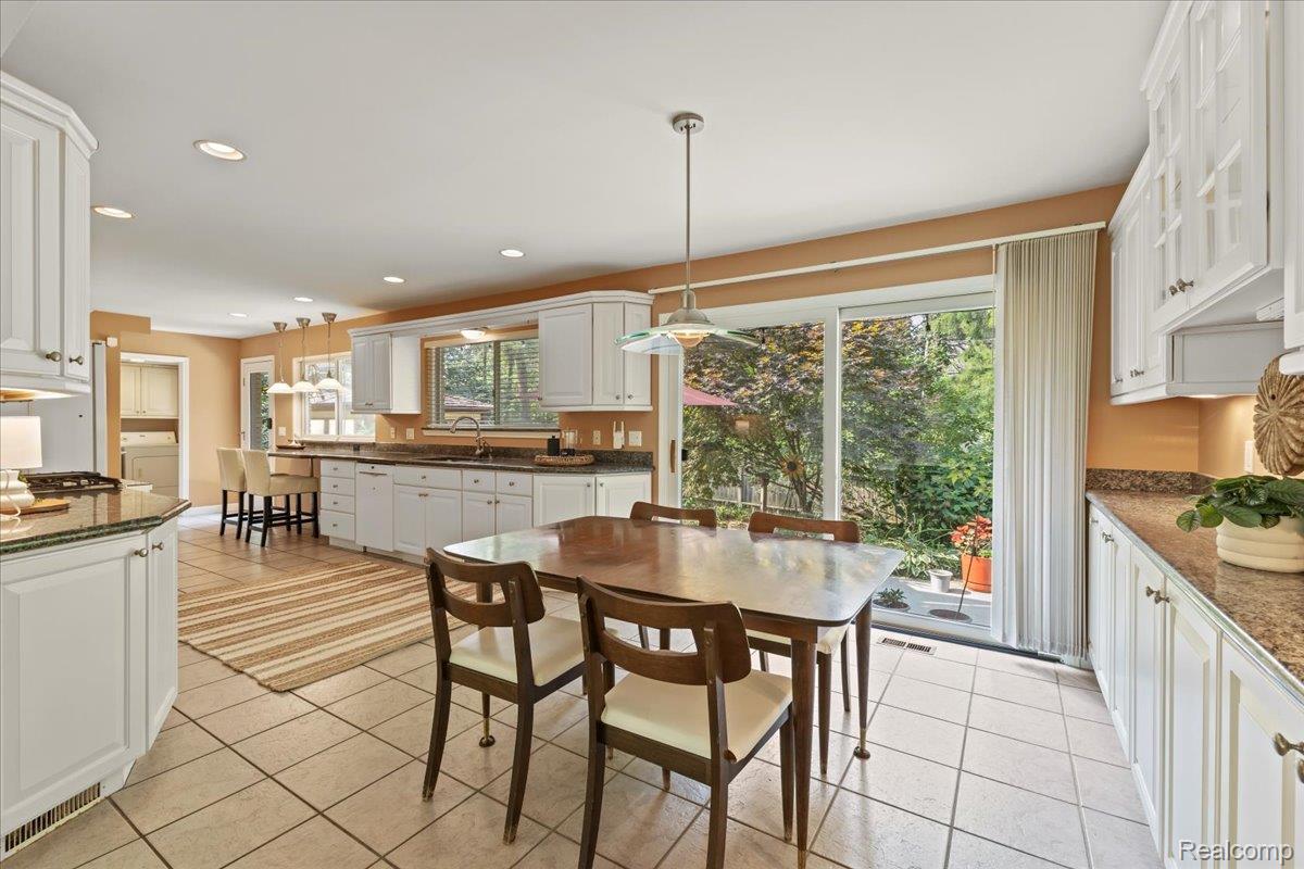 Independence Charter Township, Michigan 48348, United States, 3 Bedrooms Bedrooms, ,3 BathroomsBathrooms,Residential,Contingent,185425