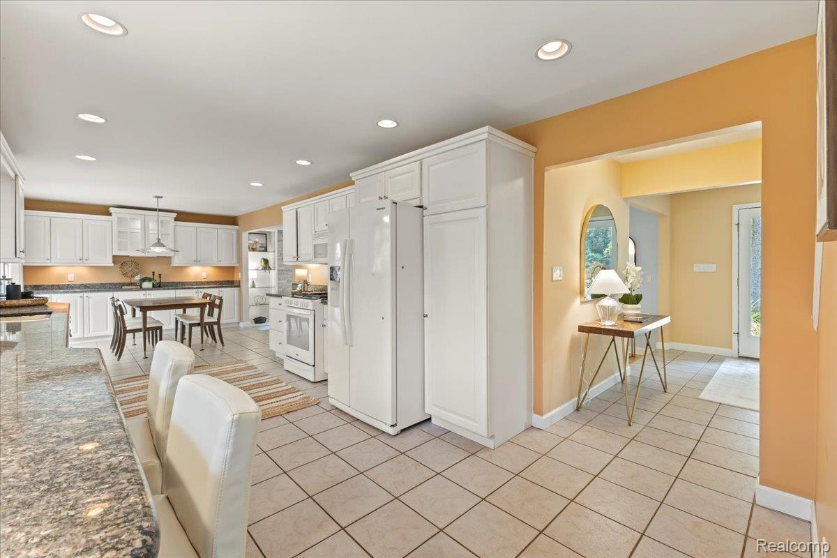 Independence Charter Township, Michigan 48348, United States, 3 Bedrooms Bedrooms, ,3 BathroomsBathrooms,Residential,Contingent,185425