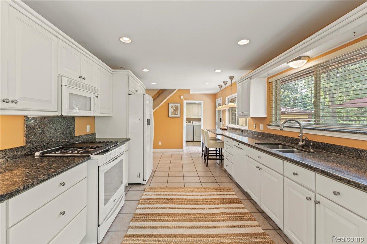 Independence Charter Township, Michigan 48348, United States, 3 Bedrooms Bedrooms, ,3 BathroomsBathrooms,Residential,Contingent,185425