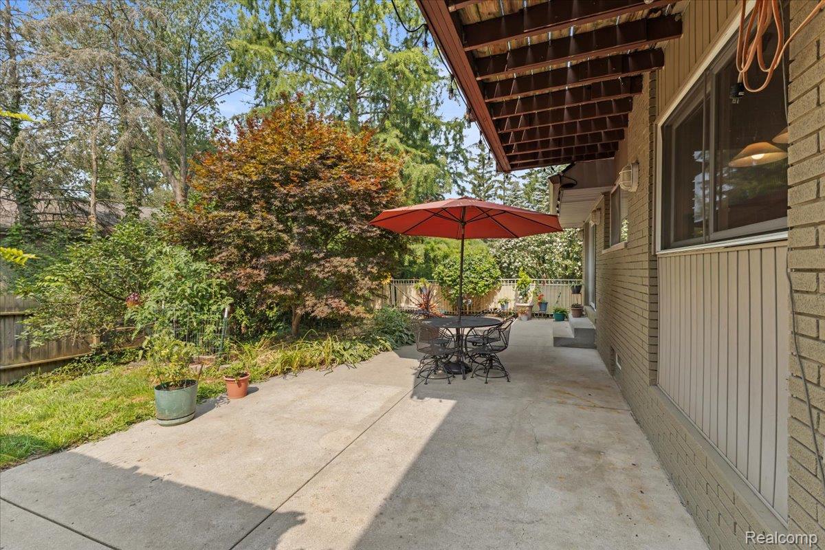 Independence Charter Township, Michigan 48348, United States, 3 Bedrooms Bedrooms, ,3 BathroomsBathrooms,Residential,Contingent,185425