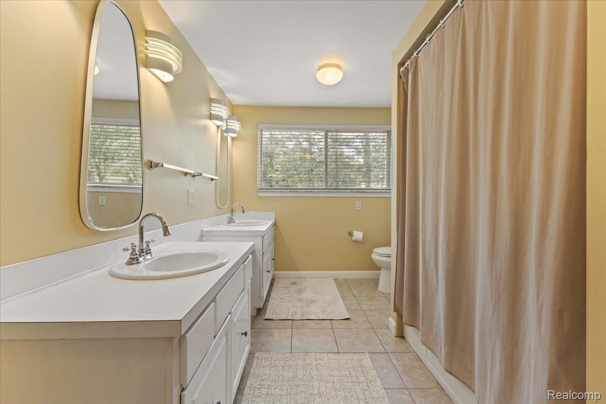 Independence Charter Township, Michigan 48348, United States, 3 Bedrooms Bedrooms, ,3 BathroomsBathrooms,Residential,Contingent,185425